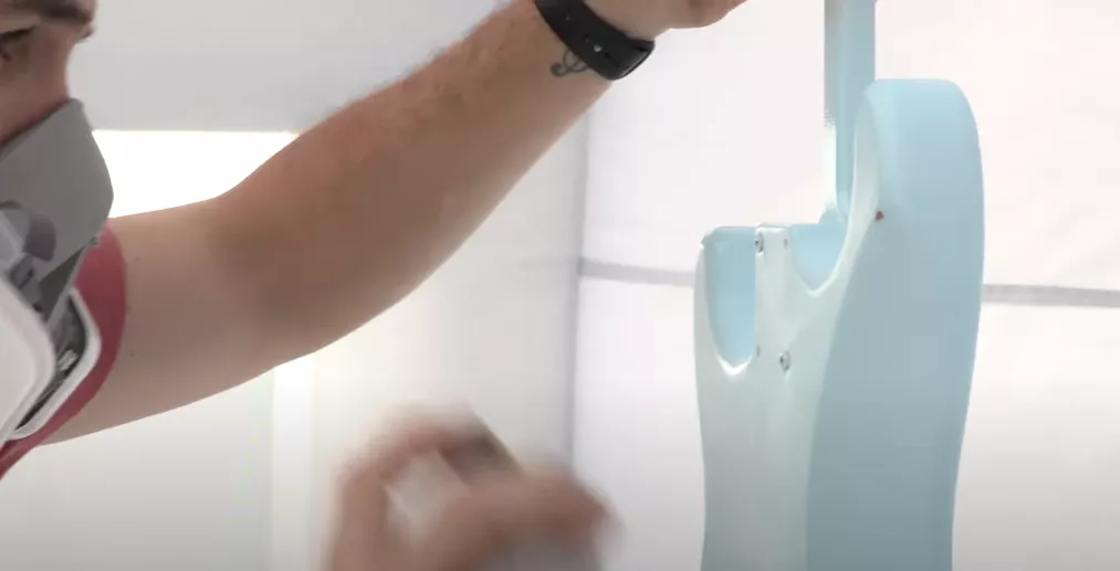 Farbiges Auffrischen des Mantels