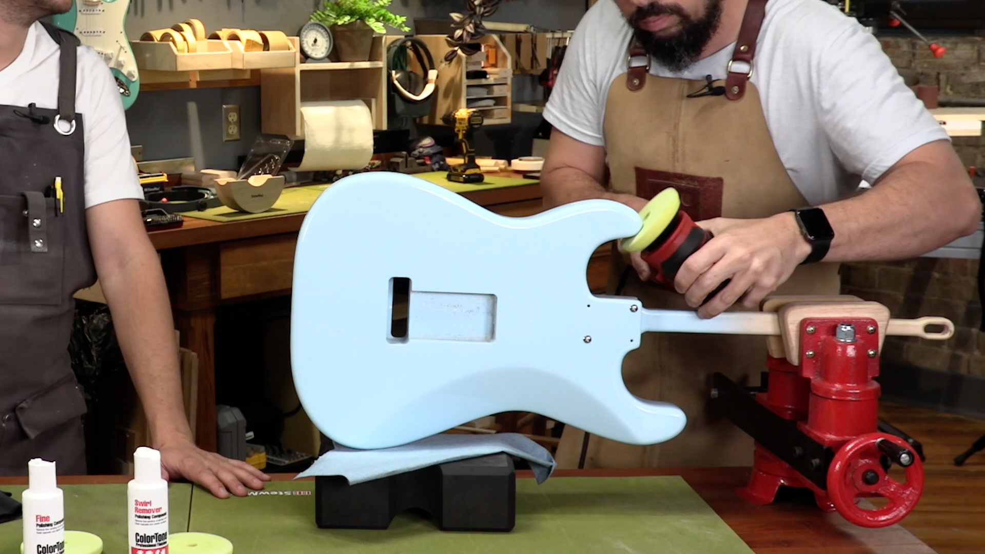 Polier- und Poliergitarrenkörper