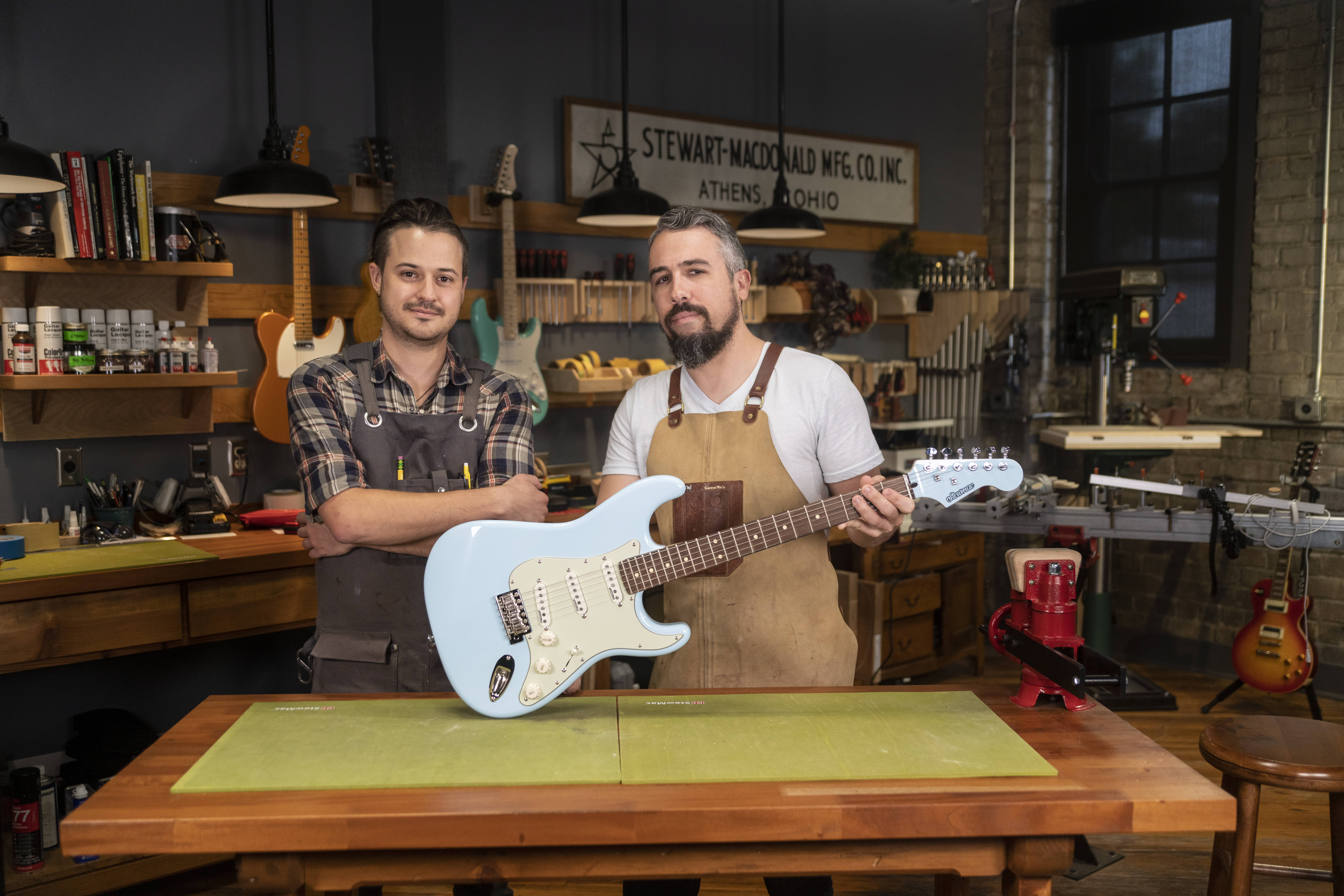 Kurs zum Finishing der Aerosol-Gitarre