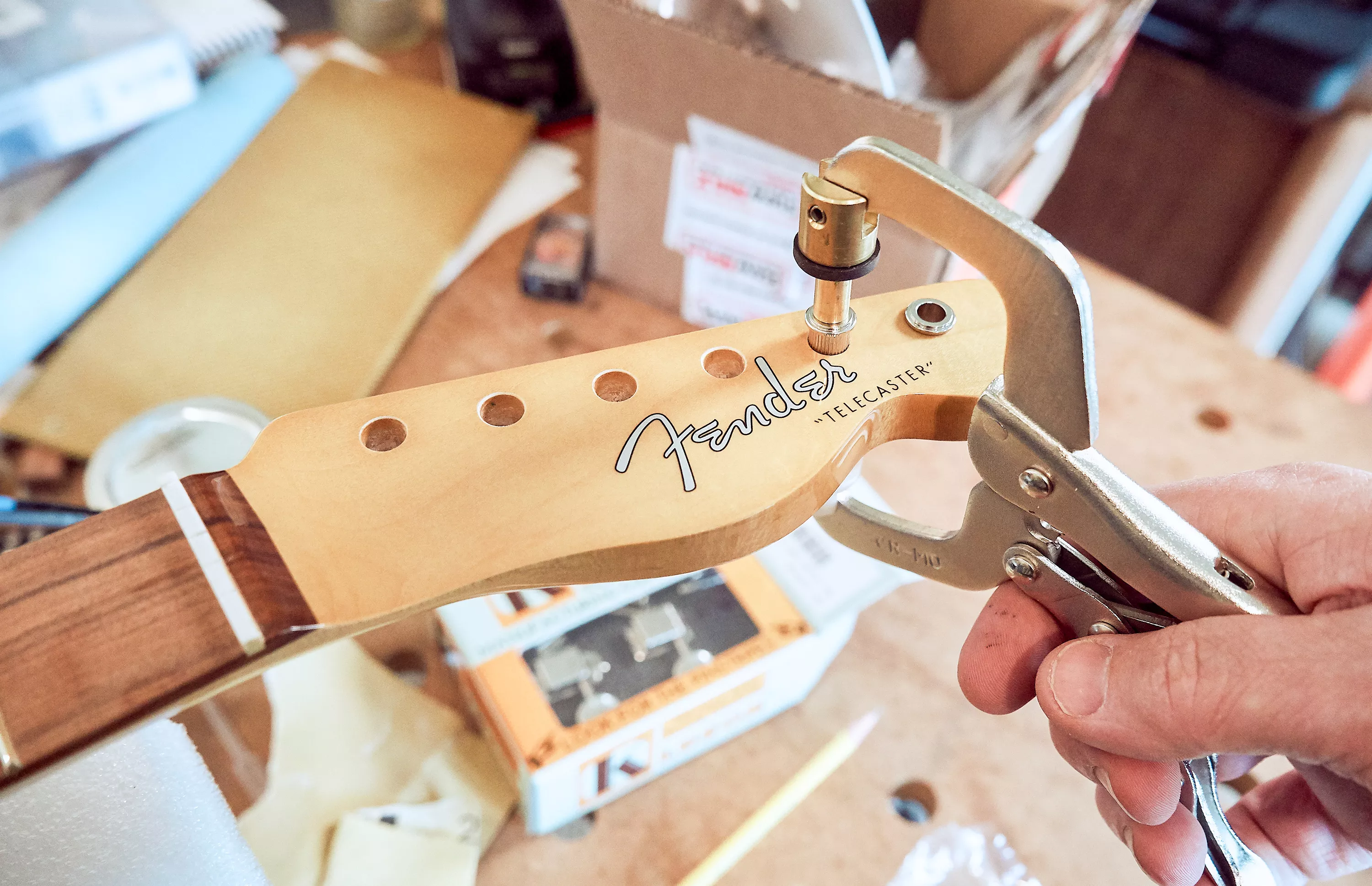 Verwenden der Tuner Bushing Press