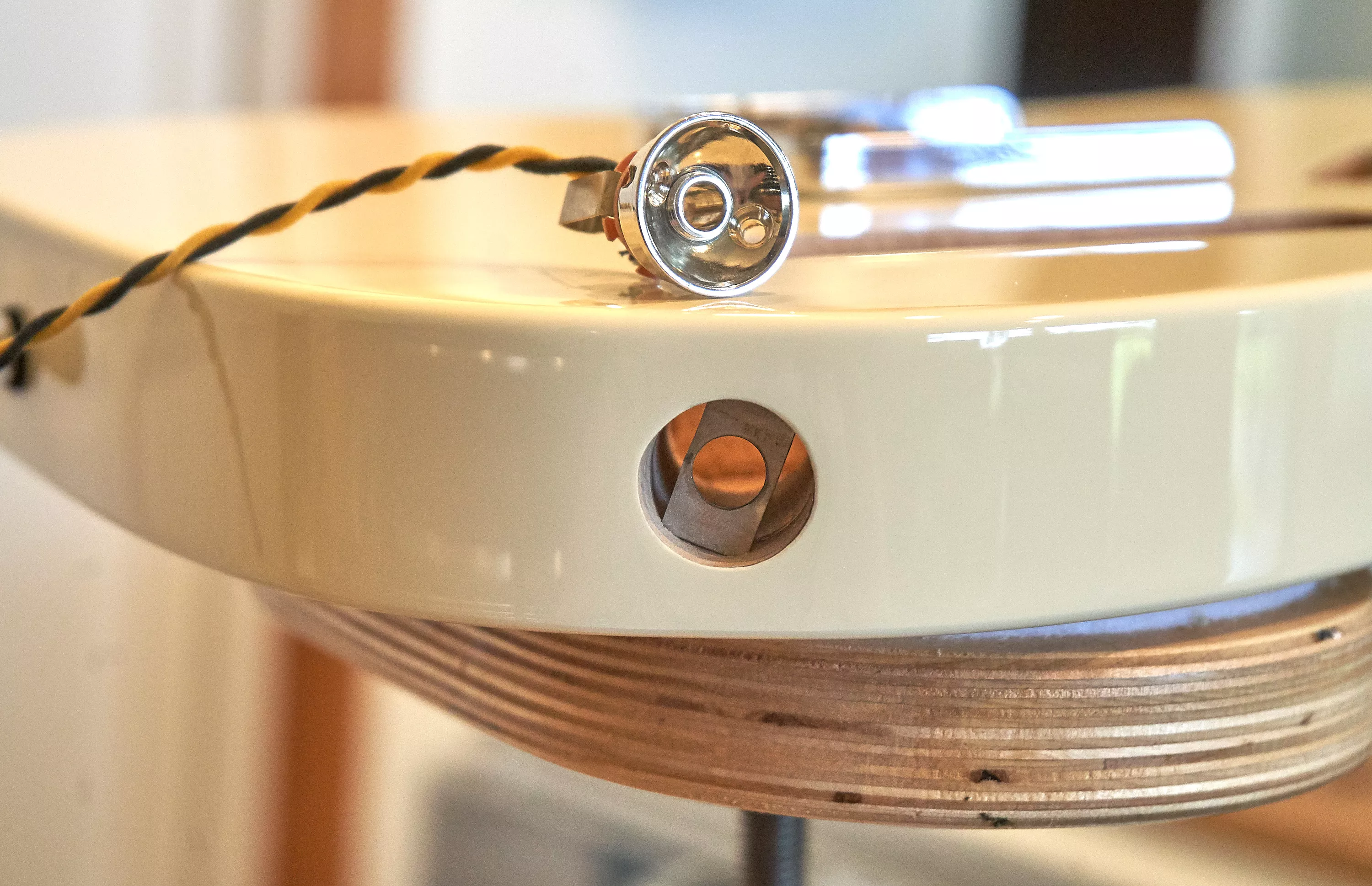 Montage der Elektrosockelbuchsenhalterung