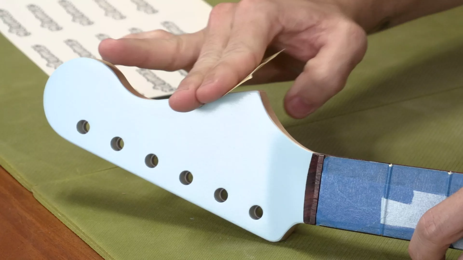 Leicht um die Kanten schleifen