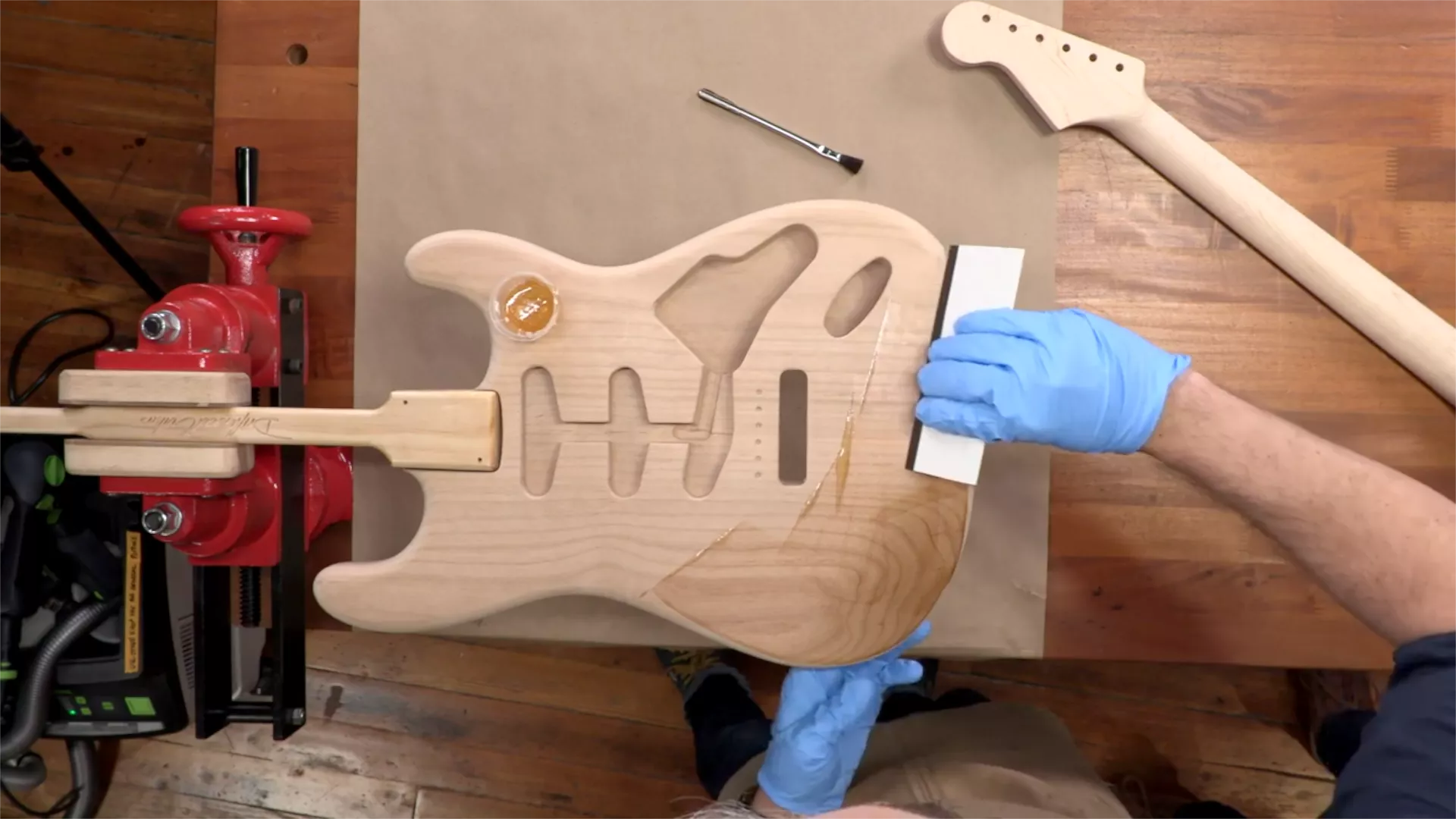 Auftragen der Porenfüllung