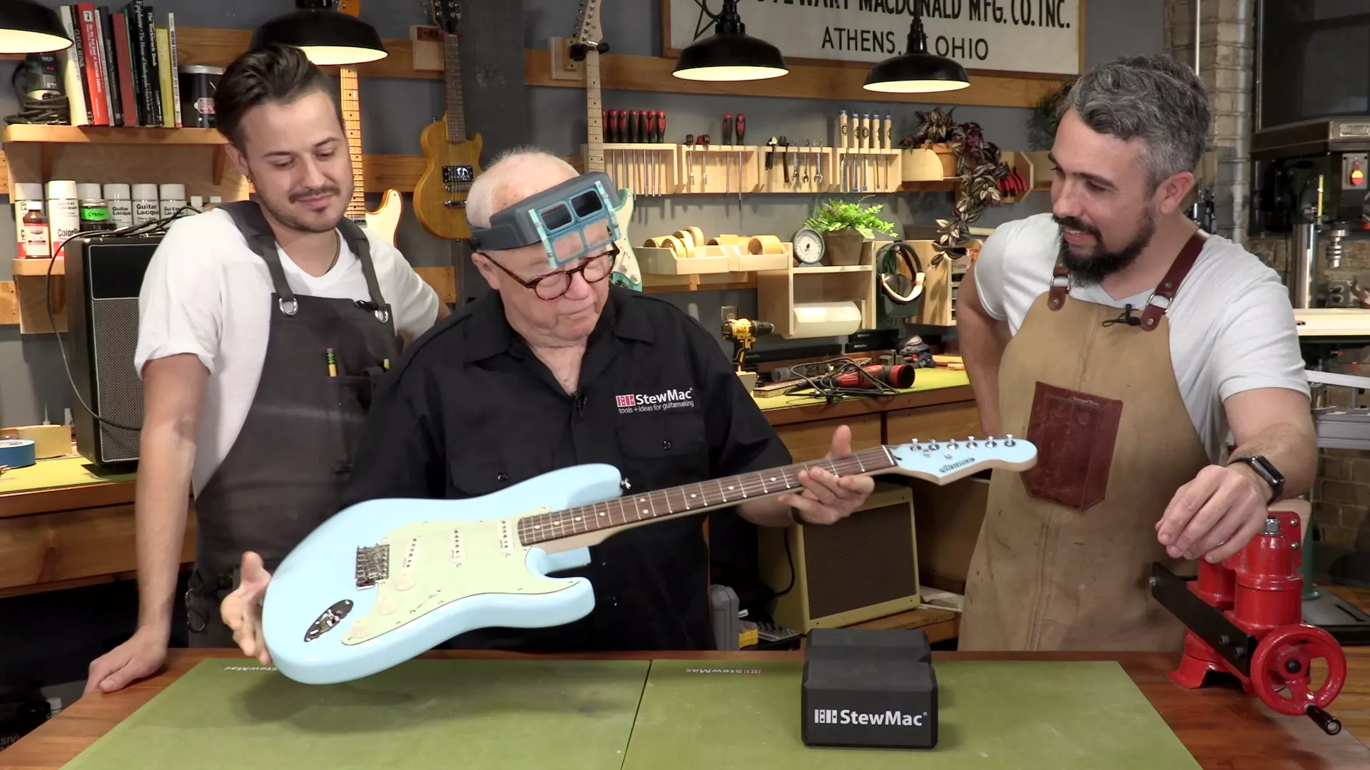 Dan überprüft die Qualität der Fertigarbeiten