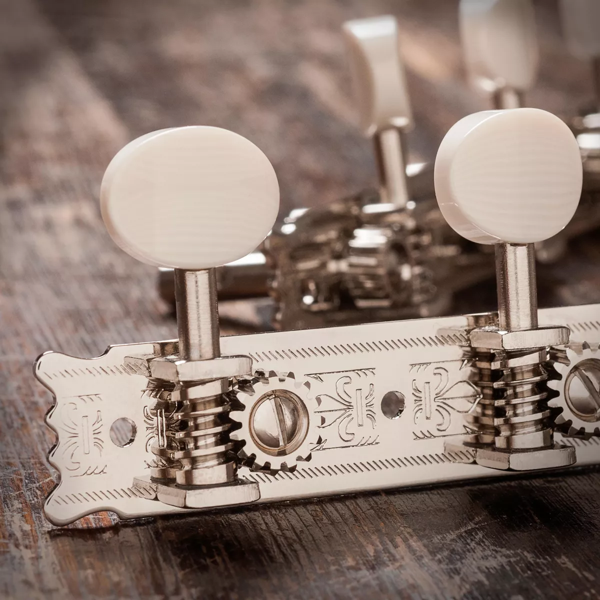 Golden Age Restoration Tuners for Slotted Peghead Guitar - Fleur-de-Lis Golden Age Restoration Tuners for Slotted Peghead Guitar - Fleur-de-Lis