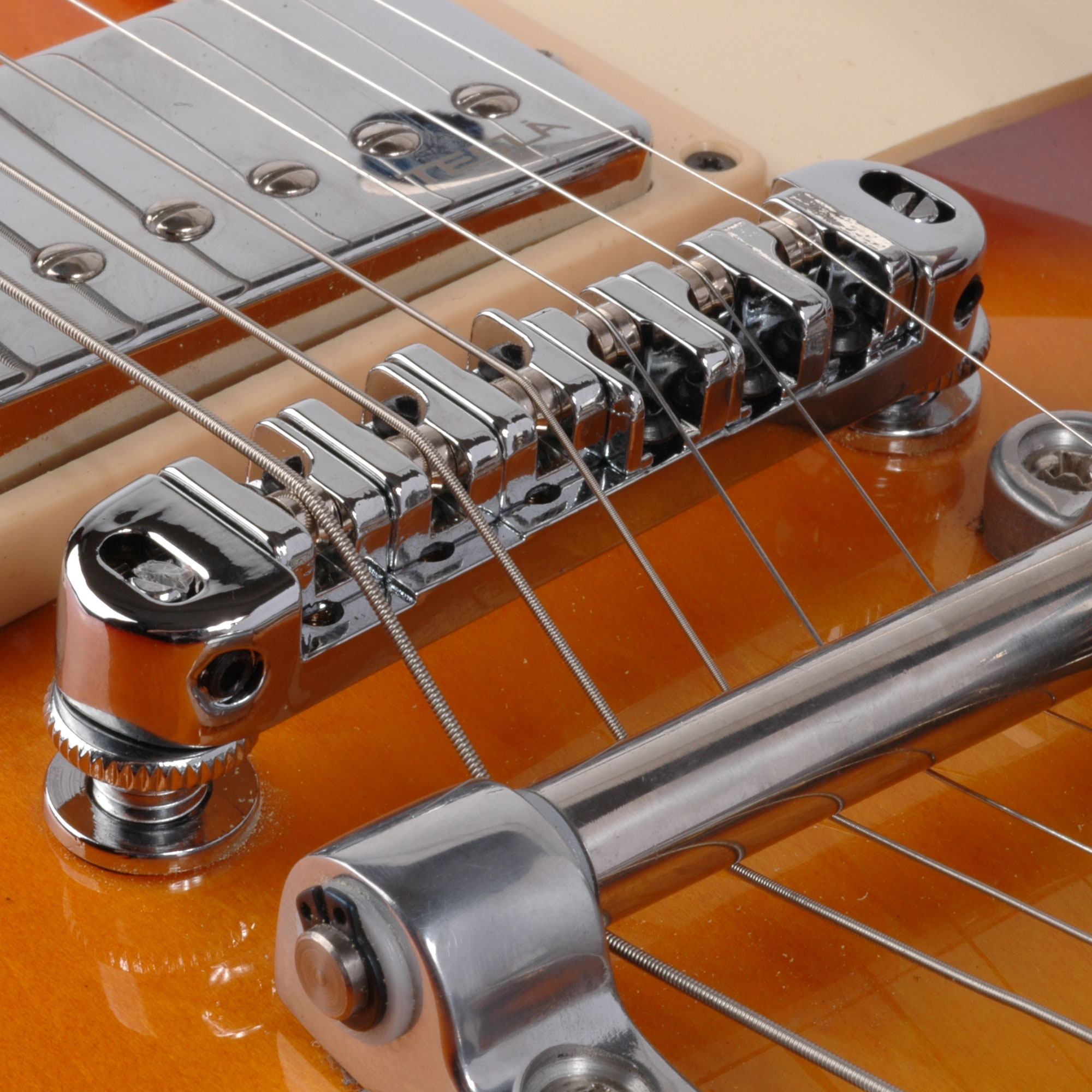 Locking Roller Bridge mit Bigsby B70 Vibrato Locking Roller Bridge mit Bigsby B70 Vibrato