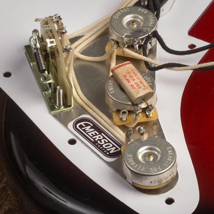 Emerson Vintage-Erdungsplatte für Strat