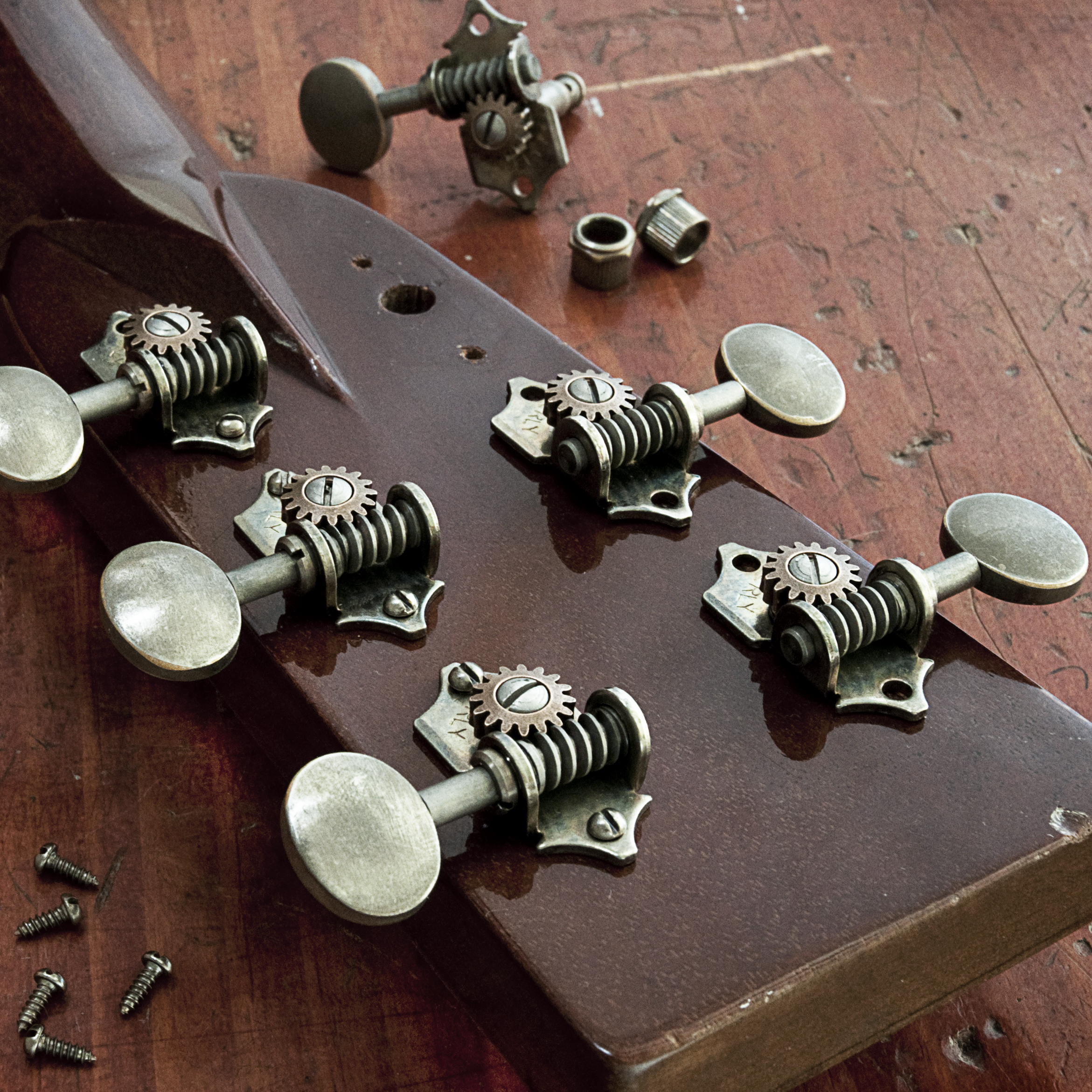 Waverly-Stimmmechaniken für Gitarre mit ovalen Vintage-Flügeln für massive Kopfplatten