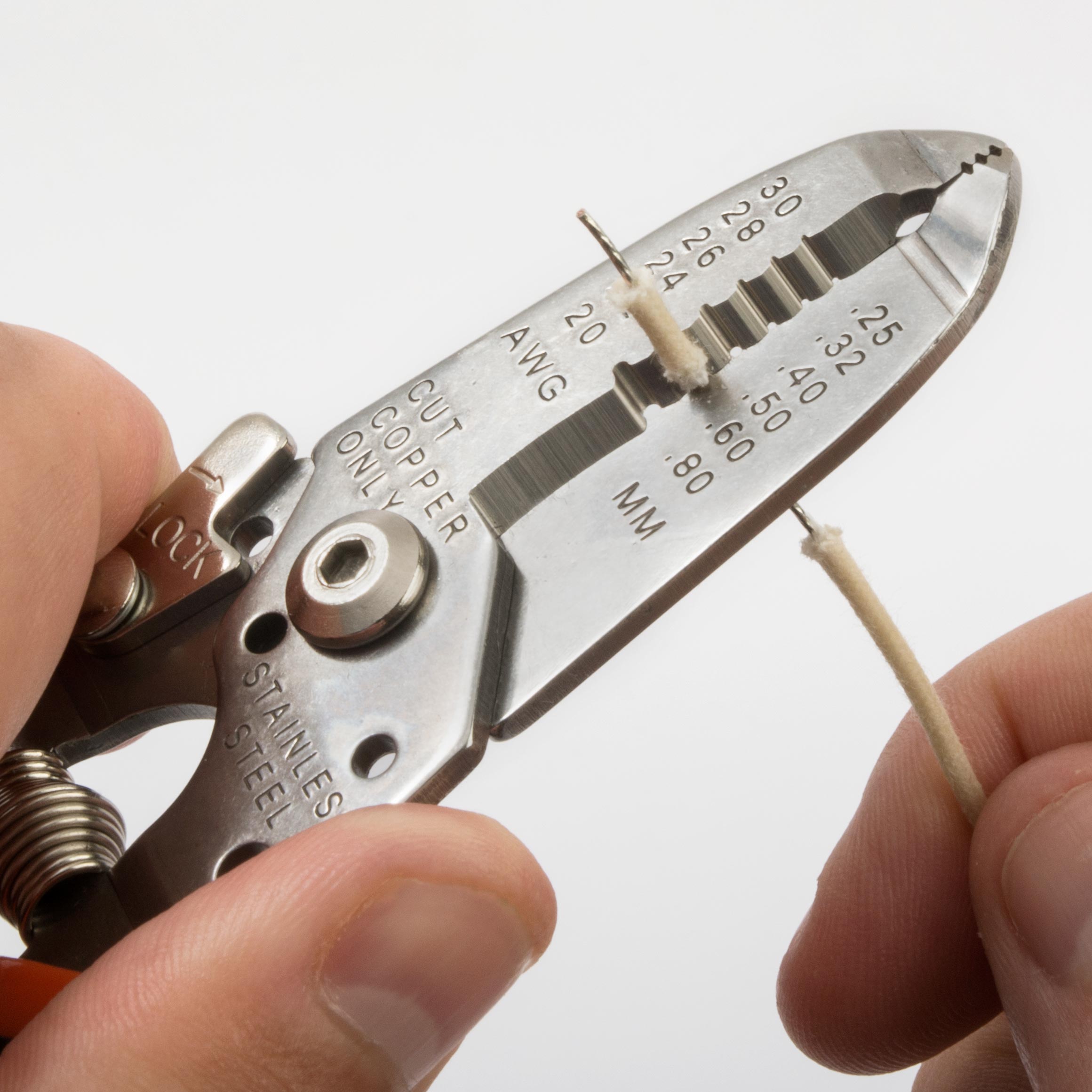 Drahtabstreifer mit feiner Dicke