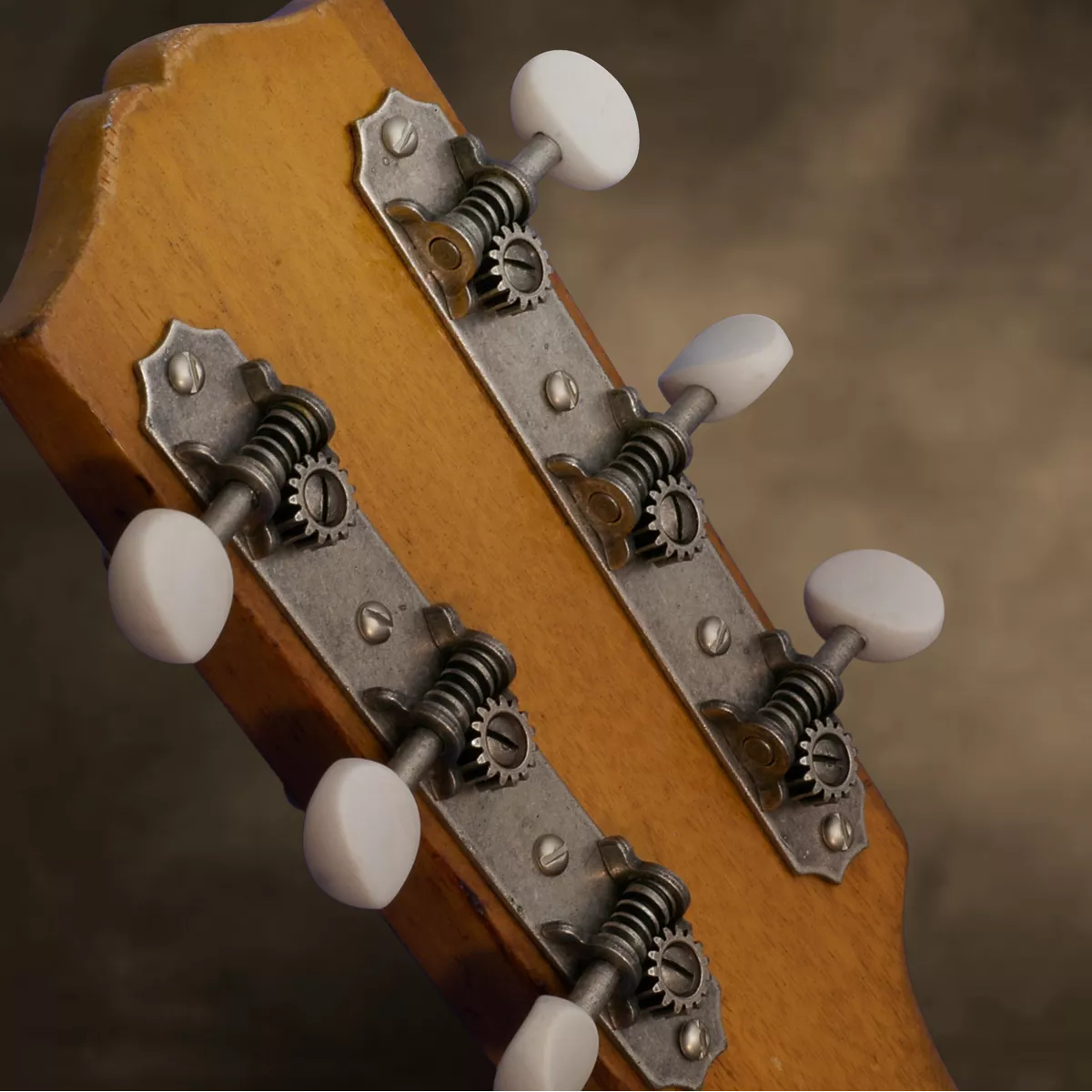 „Golden Age“-Stimmmechaniken für Restaurierungen für Gitarren mit massiver Kopfplatte mit Scallop-end „Golden Age“-Stimmmechaniken für Restaurierungen für Gitarren mit massiver Kopfplatte mit Scallop-end