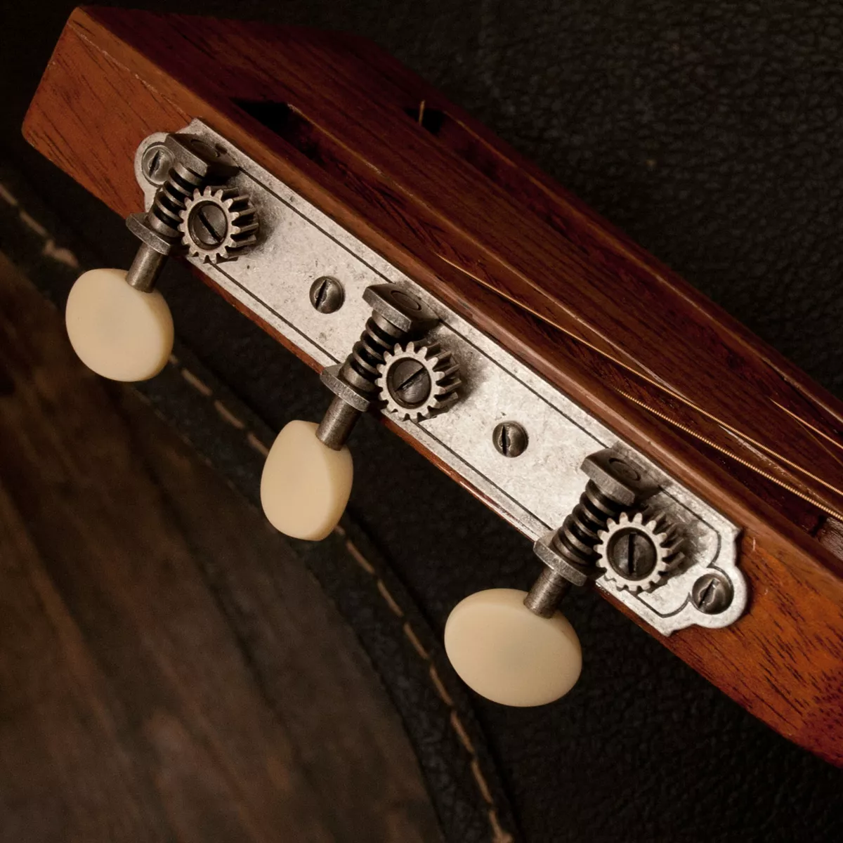 Golden Age Restaurations-Tuner für die Slotted Peghead Guitar – Glockenende Golden Age Restaurations-Tuner für die Slotted Peghead Guitar – Glockenende