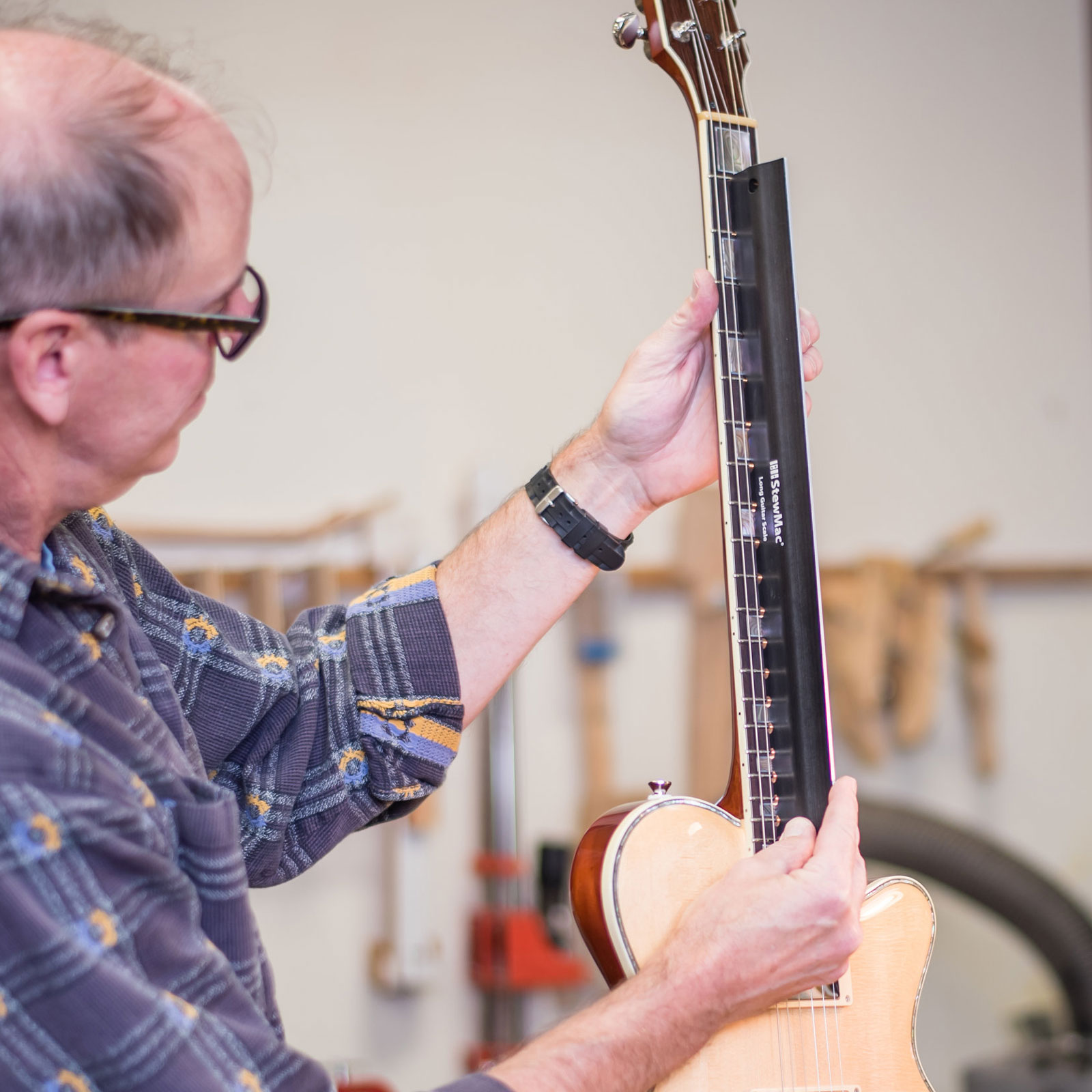 2-in-1-Präzisionslineal mit Kerben 2-in-1-Präzisionslineal mit Kerben