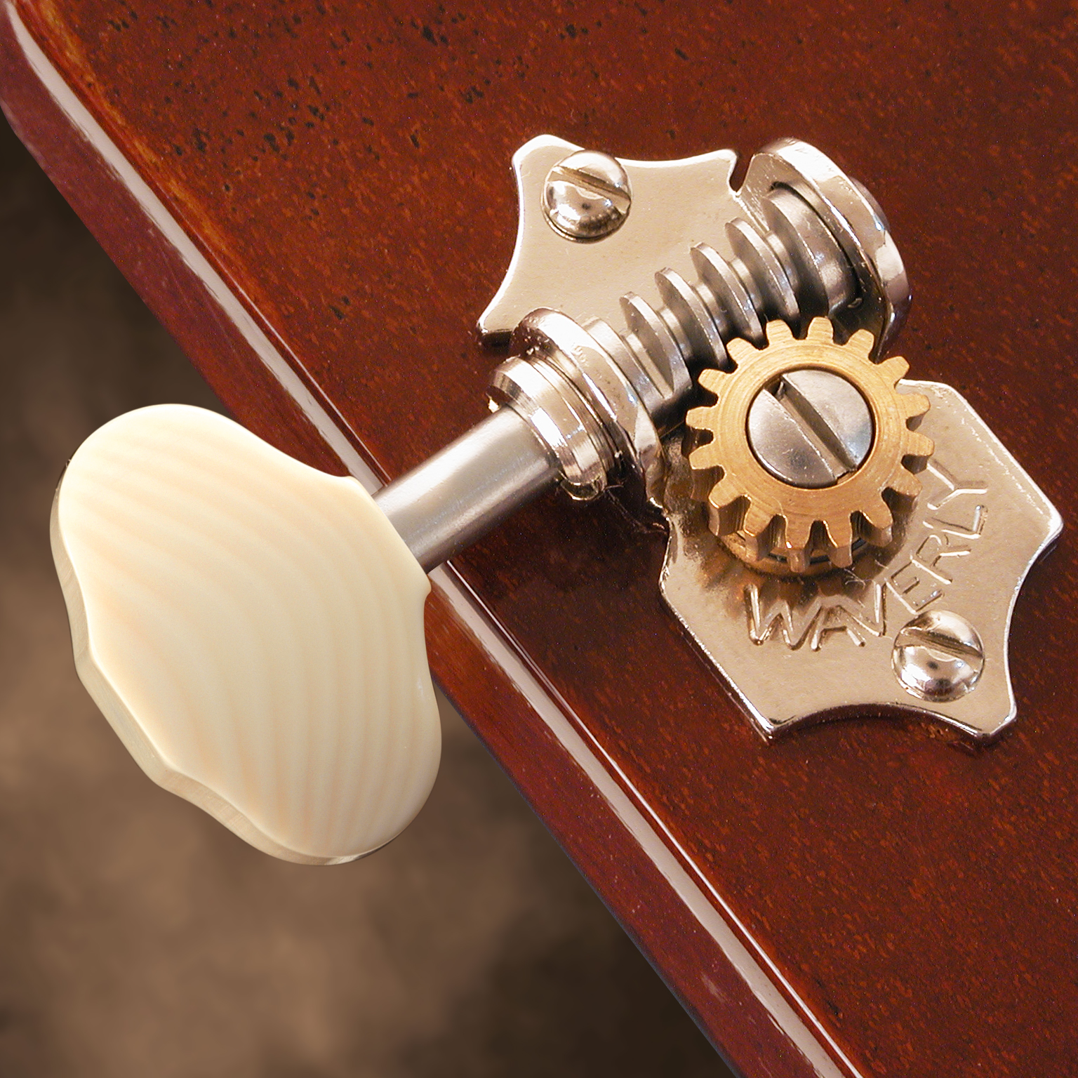 Waverly-Stimmmechaniken für Gitarren mit Ivoroid-Butterbean-Flügeln für massive Kopfplatten