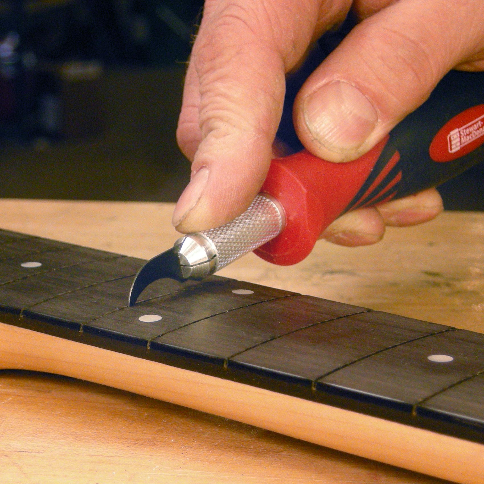 Werkzeug zum Reinigen von Bundschlitzen Werkzeug zum Reinigen von Bundschlitzen