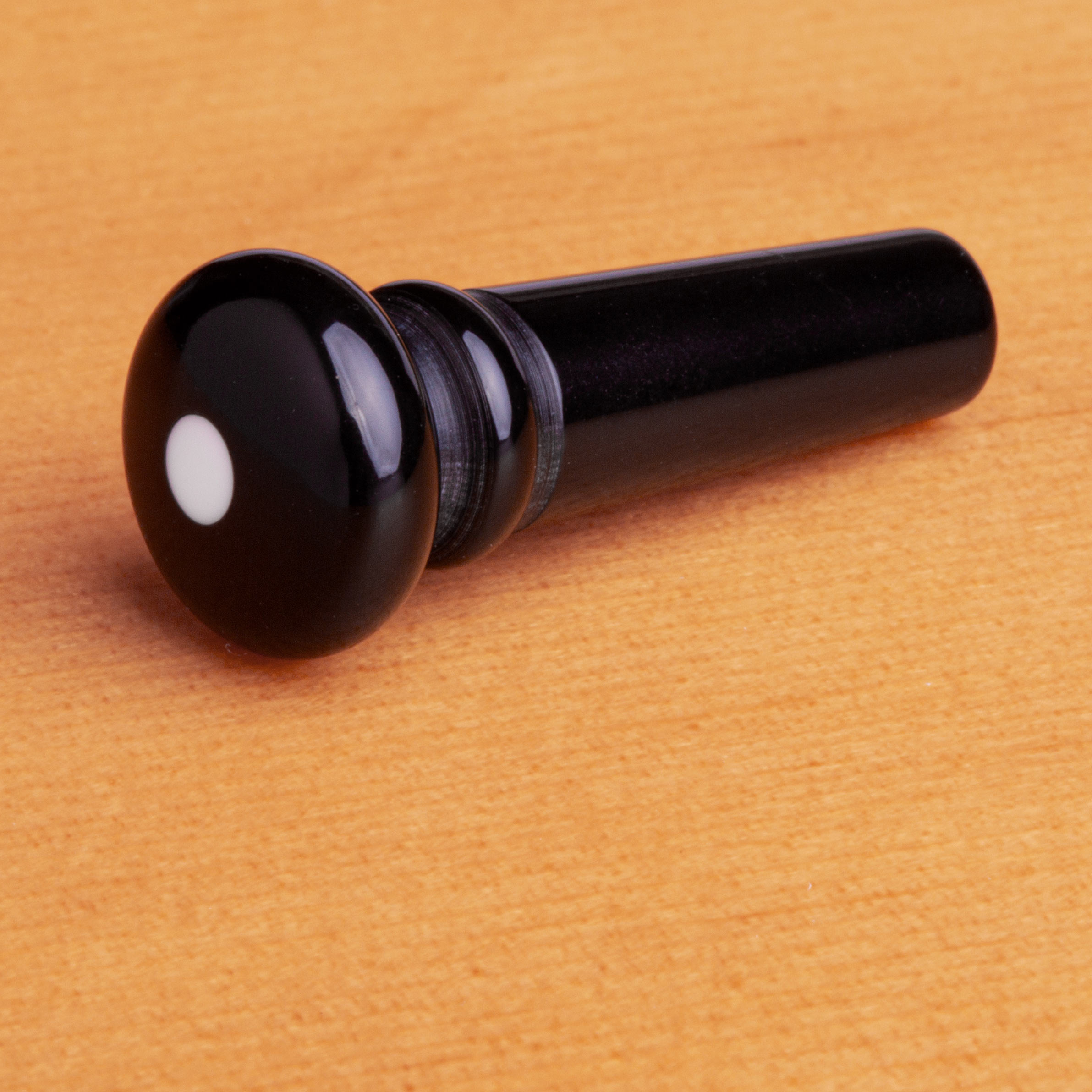 Waverly schwarze Gurtpin, mit weißem Punkt