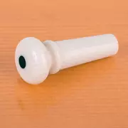 Waverly Ivoroid Gurtpin, mit schwarzem Punkt