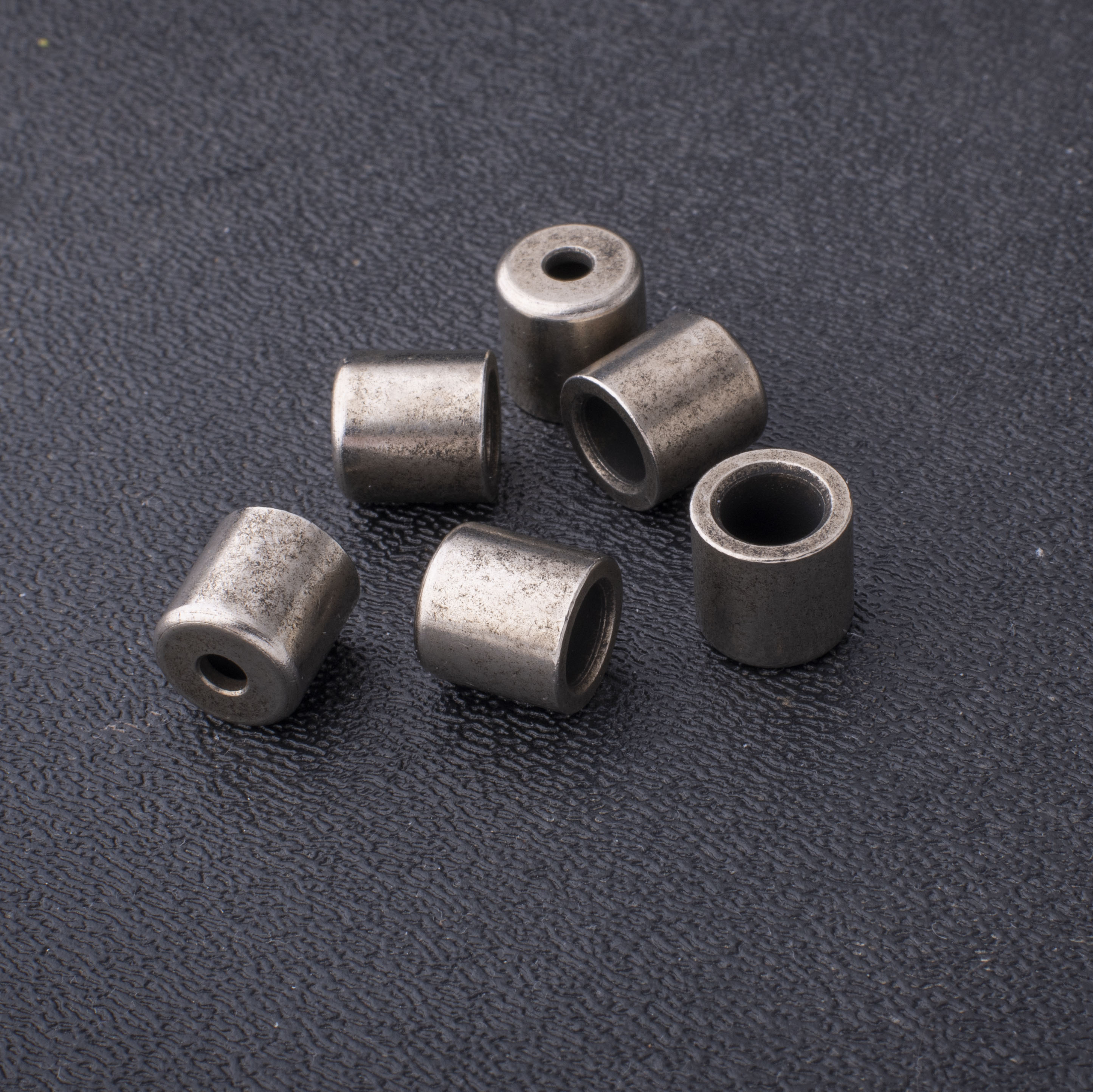 „GuitarSlinger Cryocated Aged Flush-Fit“-Saitenhülsen „GuitarSlinger Cryocated Aged Flush-Fit“-Saitenhülsen