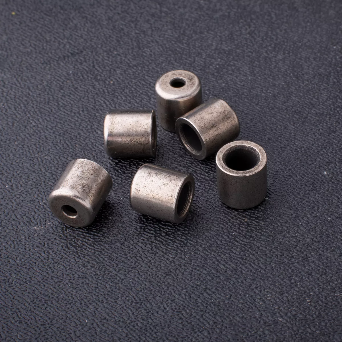 „GuitarSlinger Cryocated Aged Flush-Fit“-Saitenhülsen „GuitarSlinger Cryocated Aged Flush-Fit“-Saitenhülsen