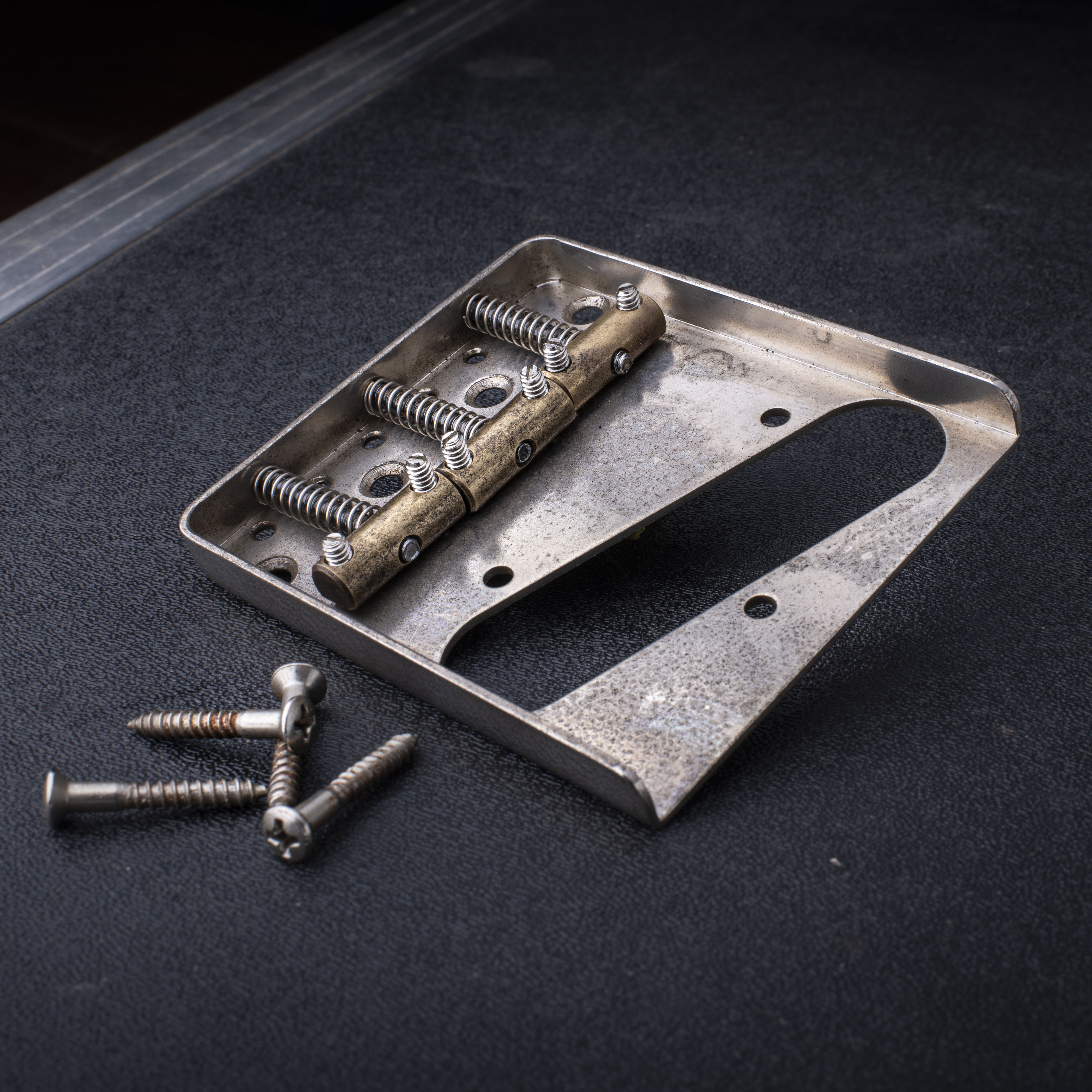 „GuitarSlinger Cryocated Aged“-Steg für Telecaster „GuitarSlinger Cryocated Aged“-Steg für Telecaster