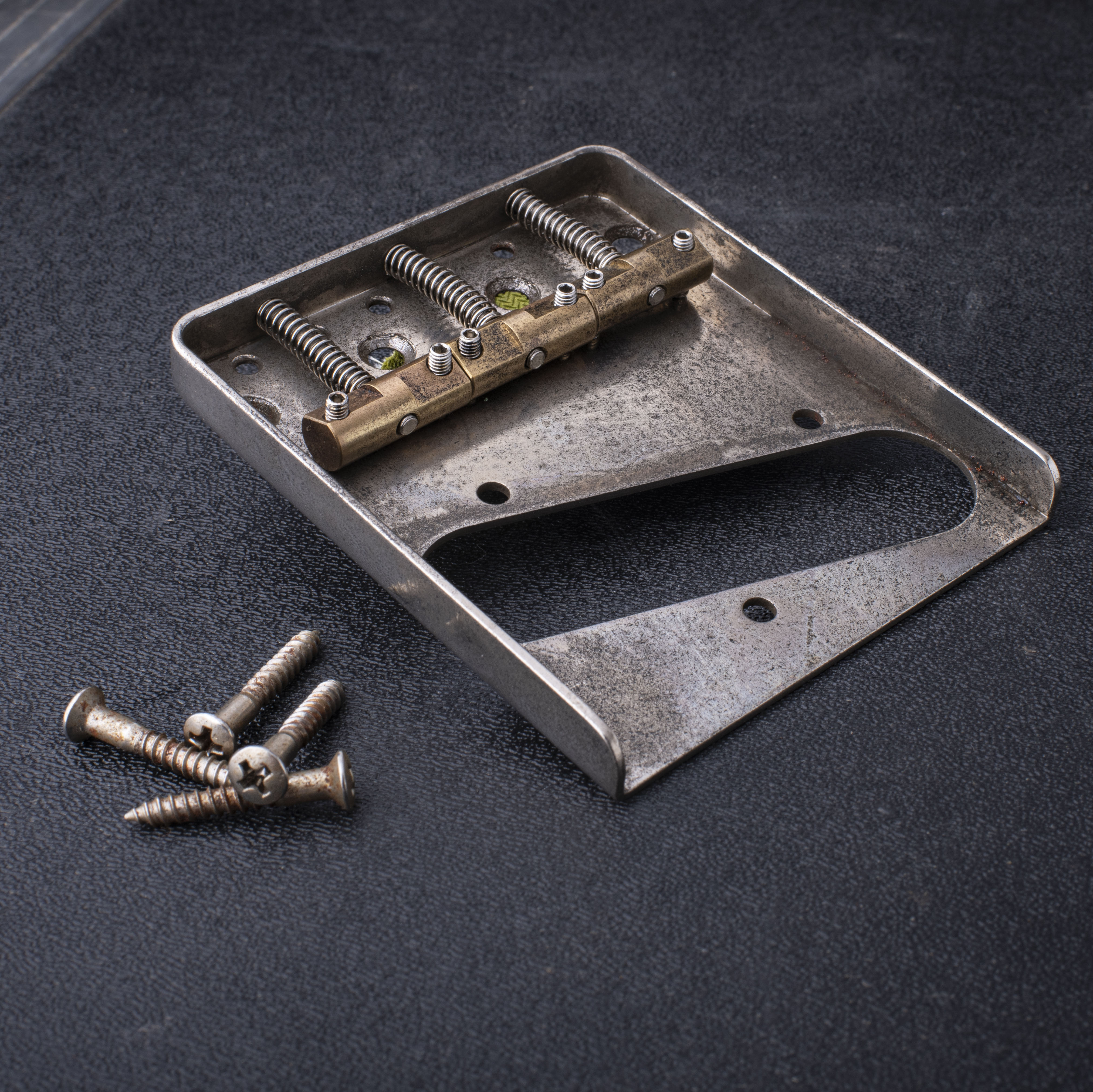 „GuitarSlinger Cryocated Aged“-kompensierter Steg für Telecaster „GuitarSlinger Cryocated Aged“-kompensierter Steg für Telecaster