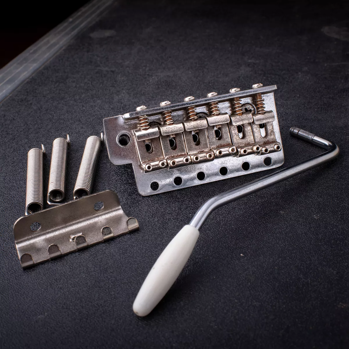 „GuitarSlinger Cryocated Aged“-Tremolo für Stratocaster „GuitarSlinger Cryocated Aged“-Tremolo für Stratocaster