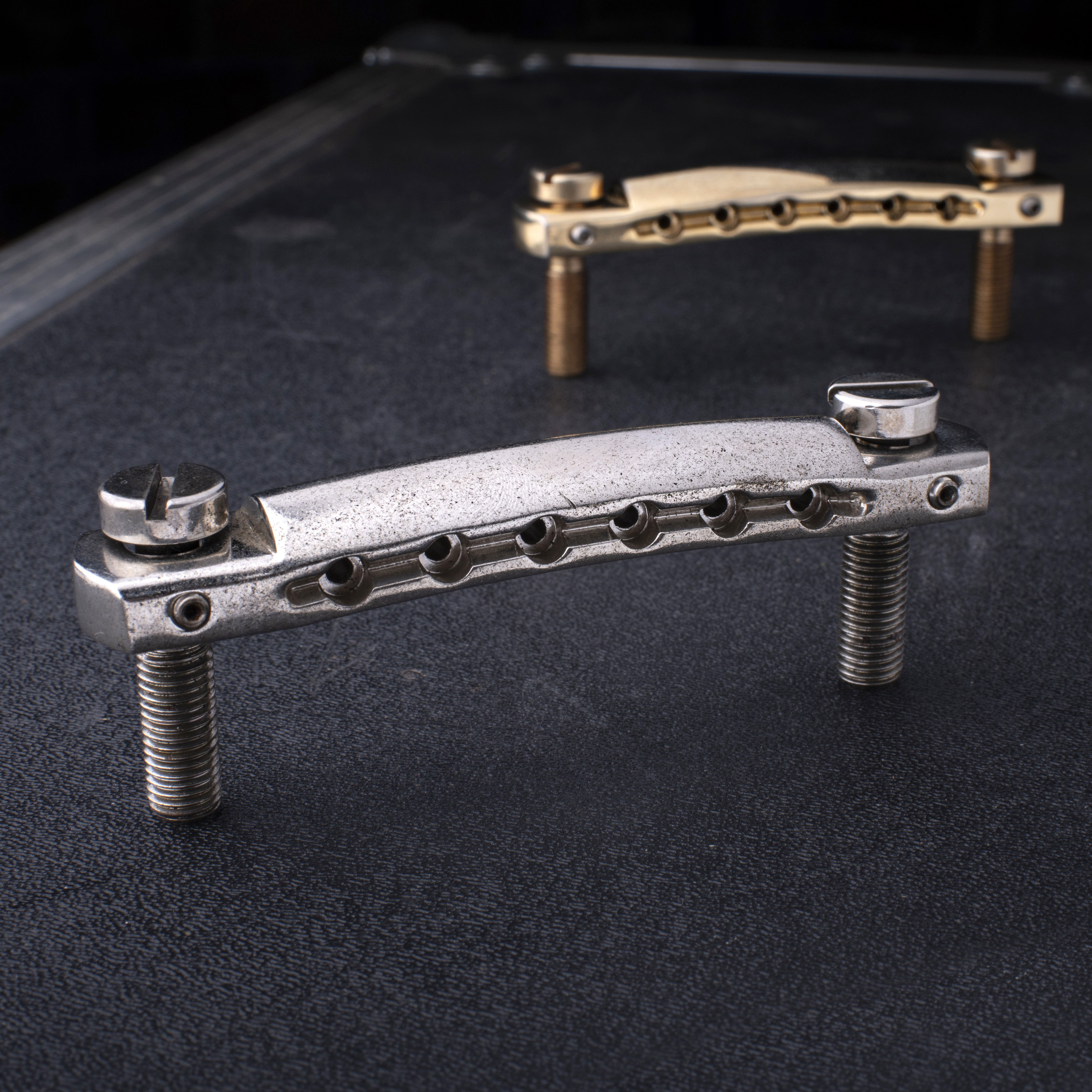 „GuitarSlinger Cryocated Aged“-Wraparound-Steg aus Aluminium „GuitarSlinger Cryocated Aged“-Wraparound-Steg aus Aluminium