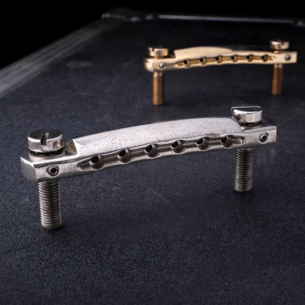 „GuitarSlinger Cryocated Aged“-Wraparound-Steg aus Aluminium „GuitarSlinger Cryocated Aged“-Wraparound-Steg aus Aluminium