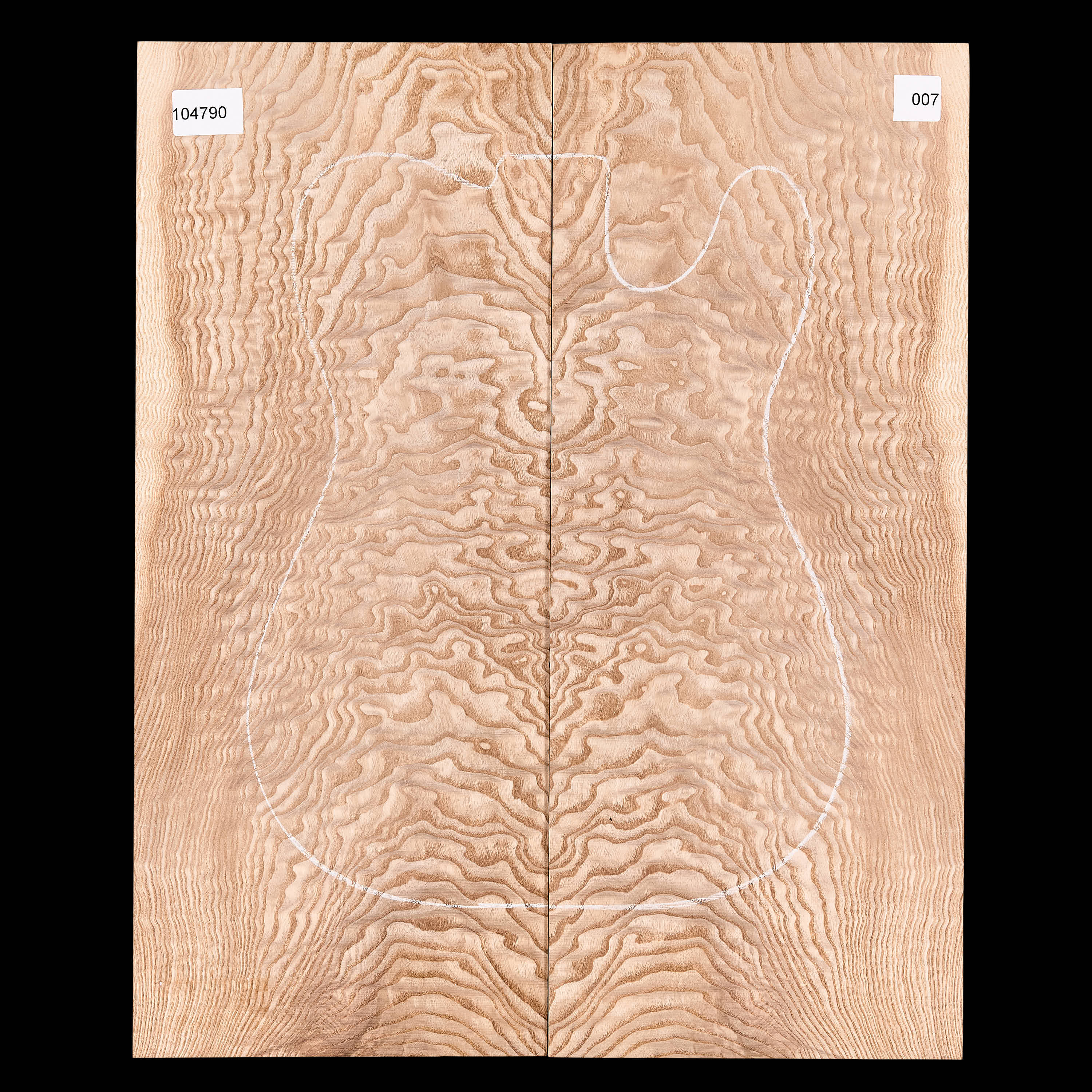 Top mit Tamo-Asche und tiefem Ausschnitt – 007