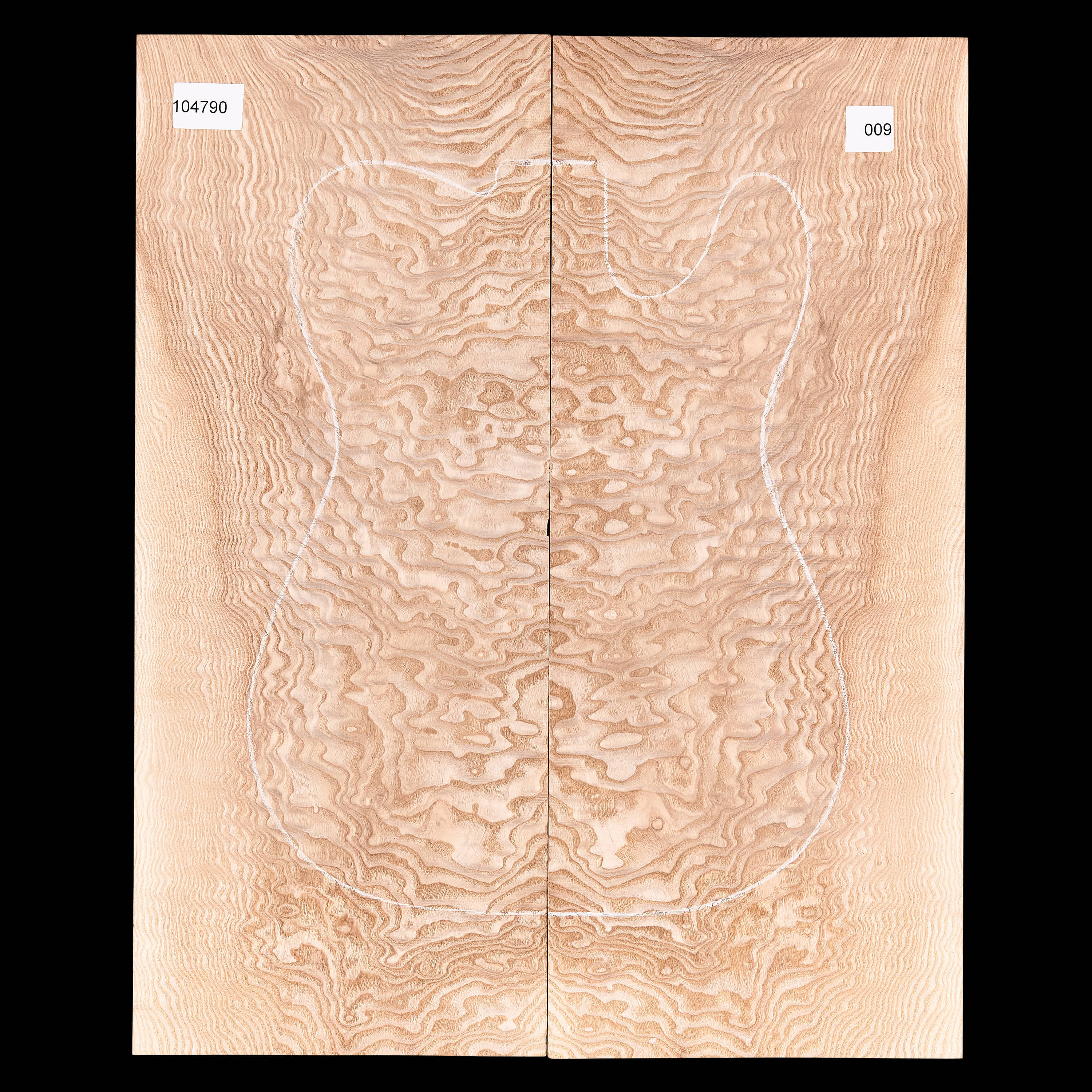 Top mit Tamo-Asche und tiefem Ausschnitt – 009