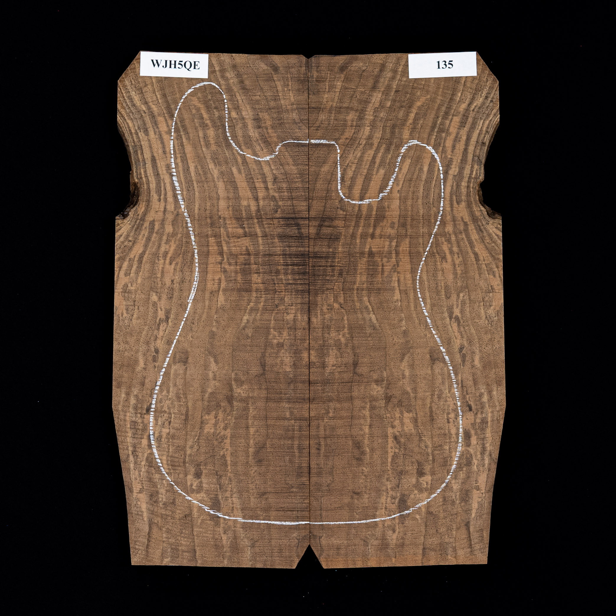 Laminiertes Oberteil mit Flamme Claro Walnuss – 135 Laminiertes Oberteil mit Flamme Claro Walnuss – 135