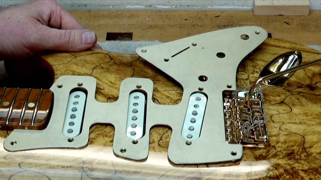 Umformen eines elektrischen Gitarren-Pickguards – Luthier Tips du Jour Mailbag