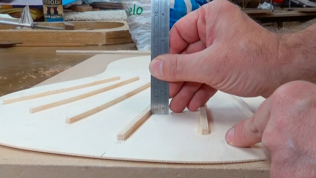 Messen der Zahnspangenhöhe – Luthier Tips du Jour Mailbag