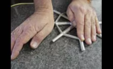 Feinen Druck ausüben