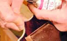 Kleben mit dem Bind-ALL-Kleber