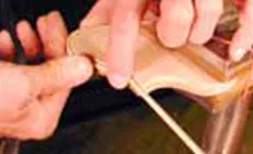 Halten des Kunststoffs