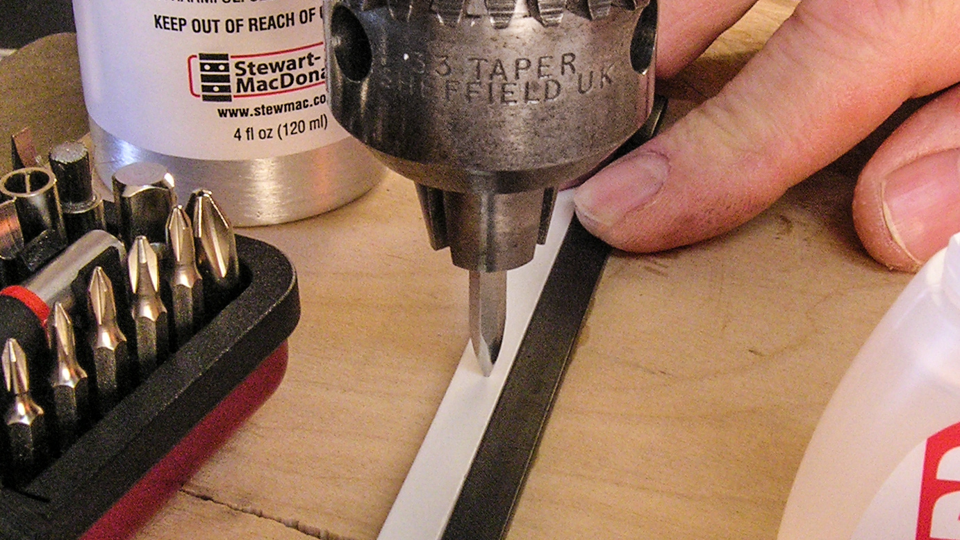 Seitenpunkte mit Hilfe von Sperrholzabfällen montieren