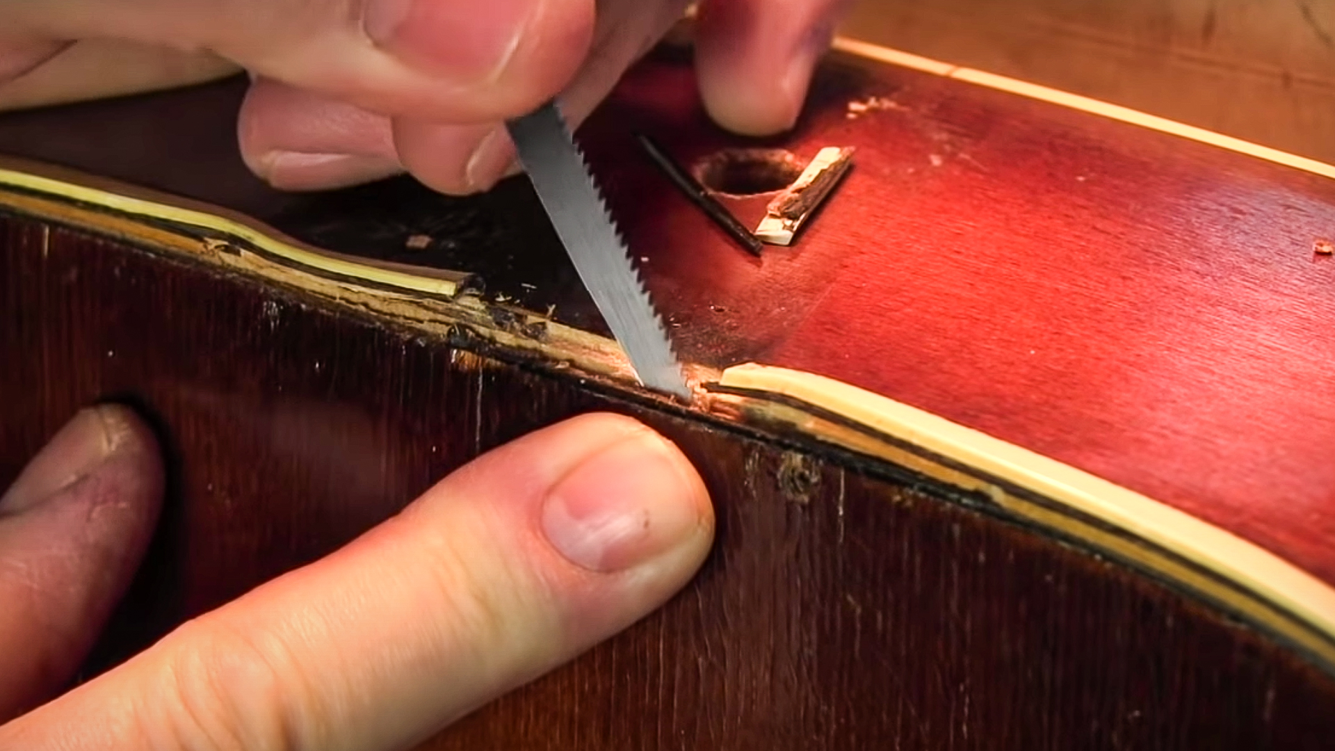 Klebstoffschaber/-säge herstellen