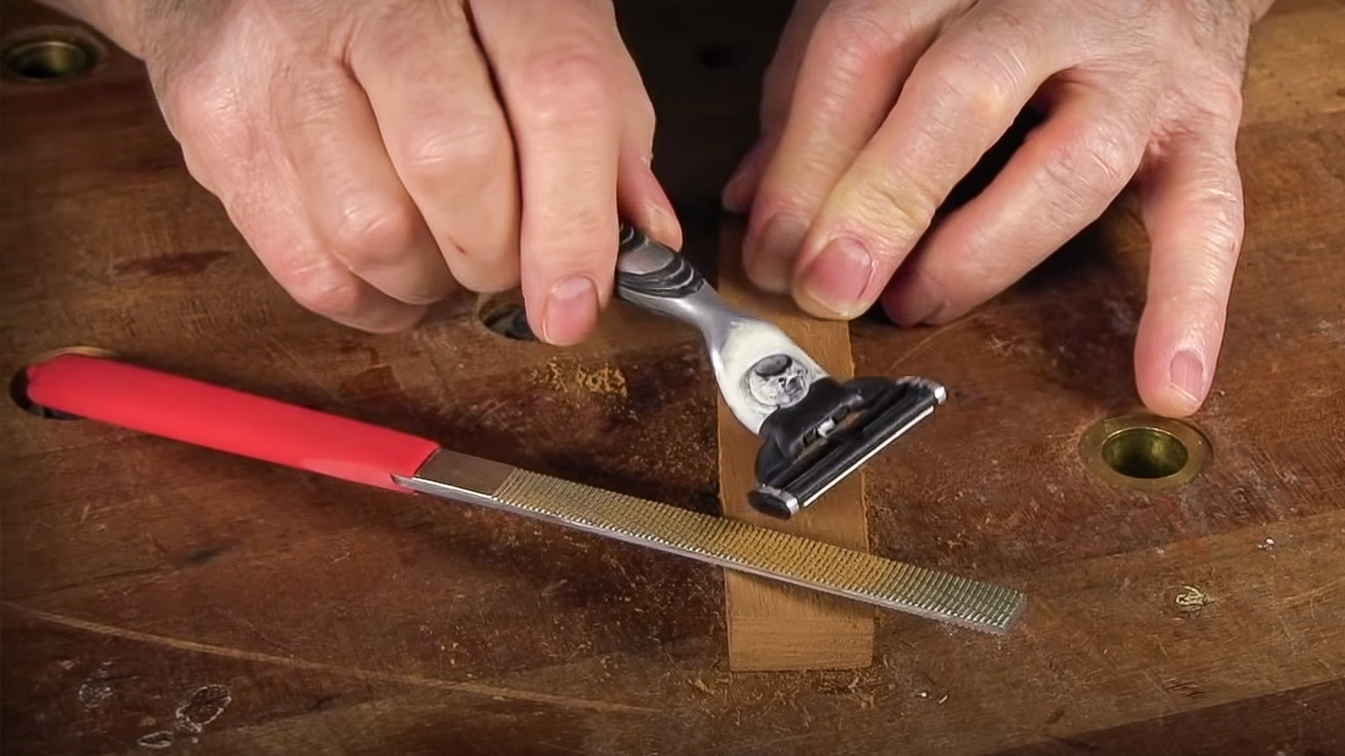 Herstellen einer rasiermesserscharfen Feile für Binding-Kanäle