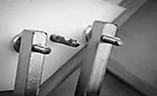 Löcher für Brückenstifte