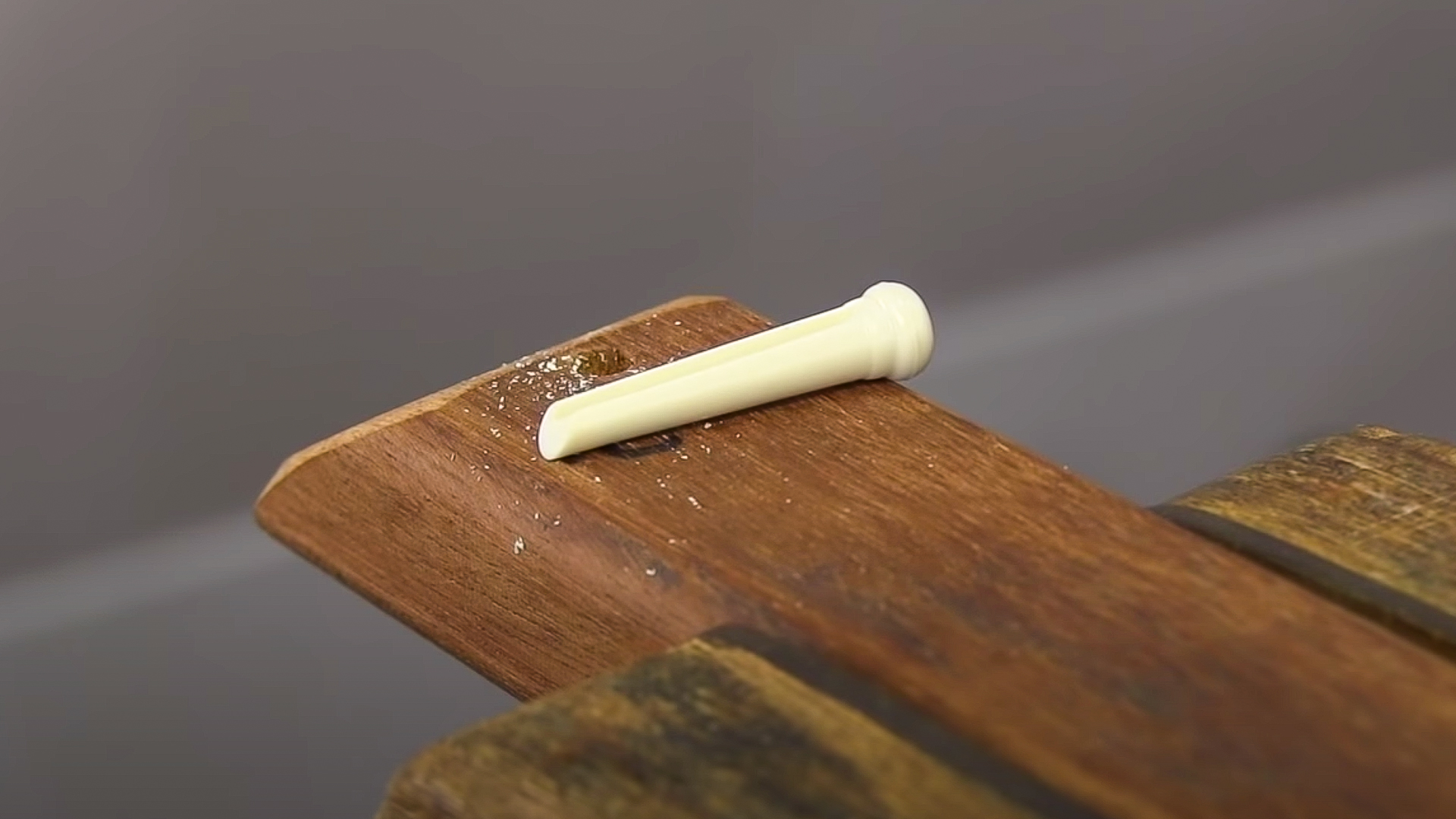 Die Enden von den Brückenstiften abschneiden