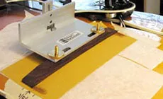 Spalt unter der Brücke