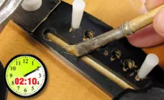 Reinigung überschüssigen Klebers (nächste 15min)