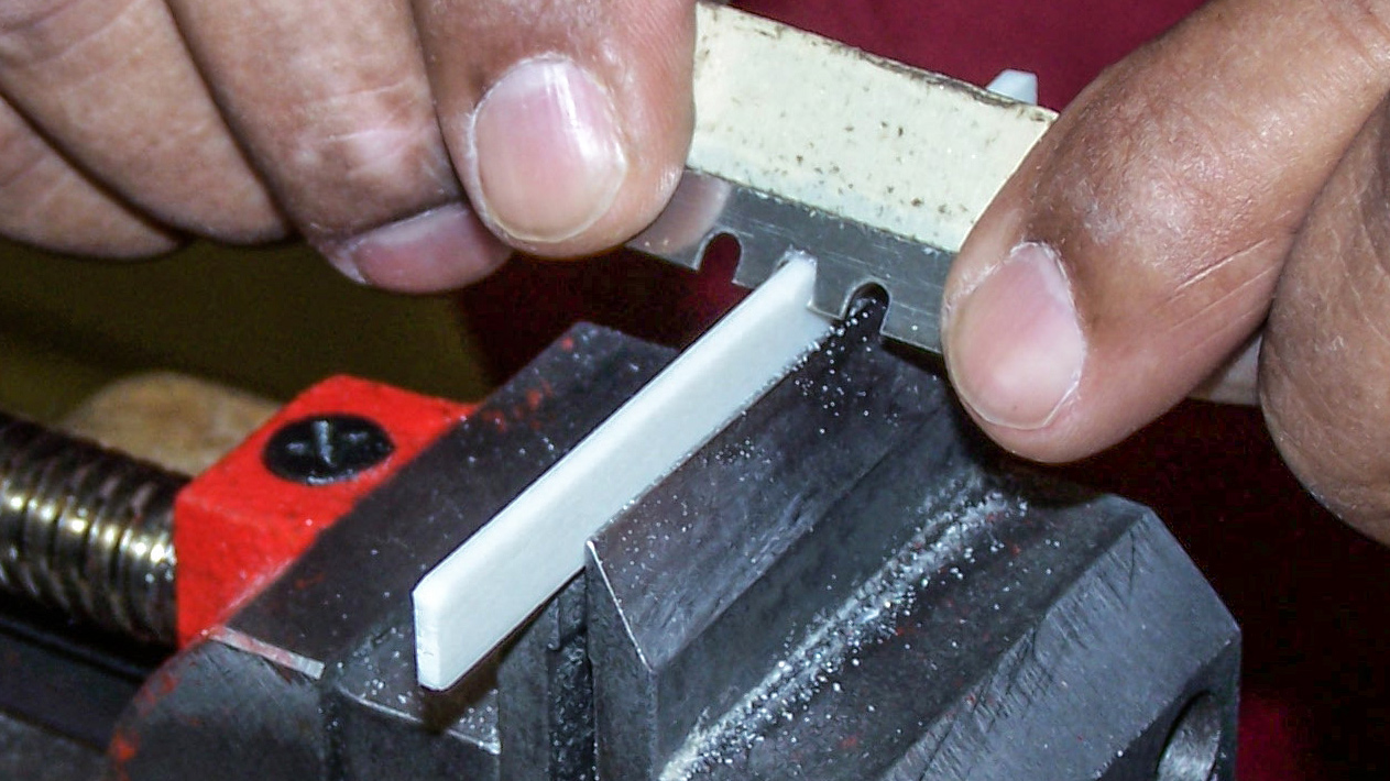 Verwendung einer Utility-Messerklinge als Sattelformer