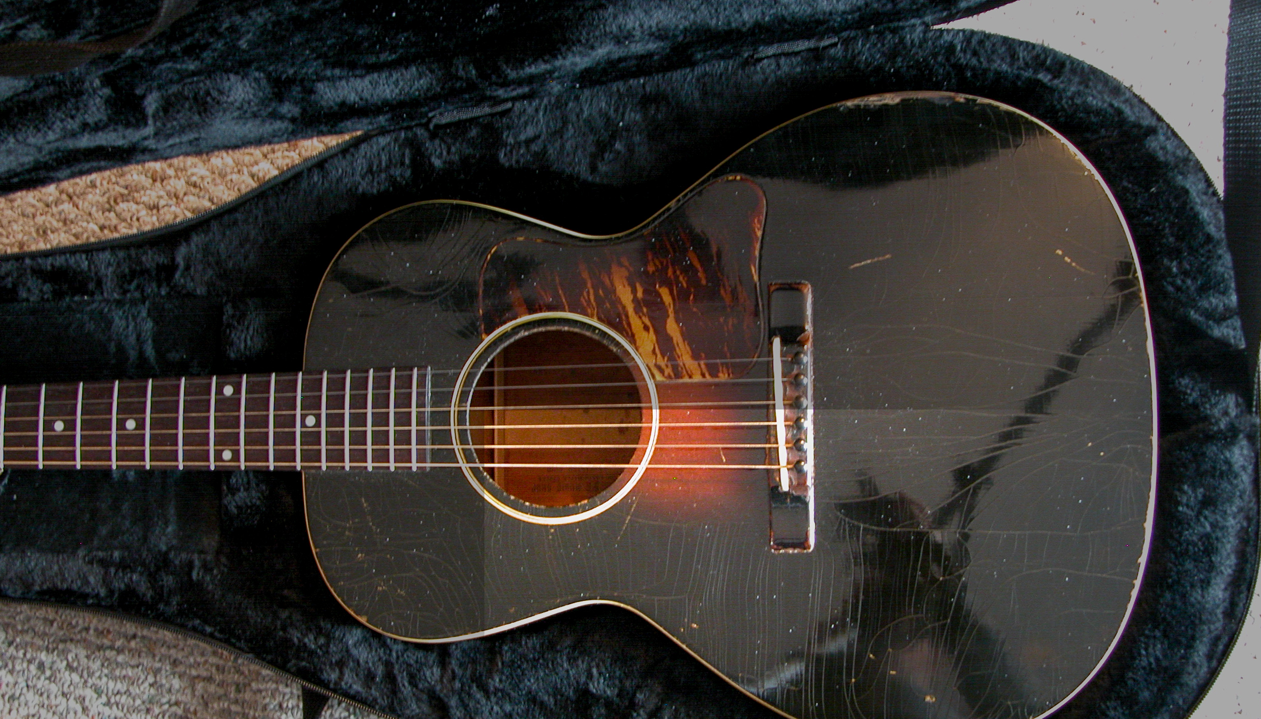 Einfache, erschwingliche Möglichkeit, Ihr eigenes, maßgeschneidertes Gitarrenkoffer herzustellen