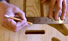 Markieren Sie die mittleren Löcher