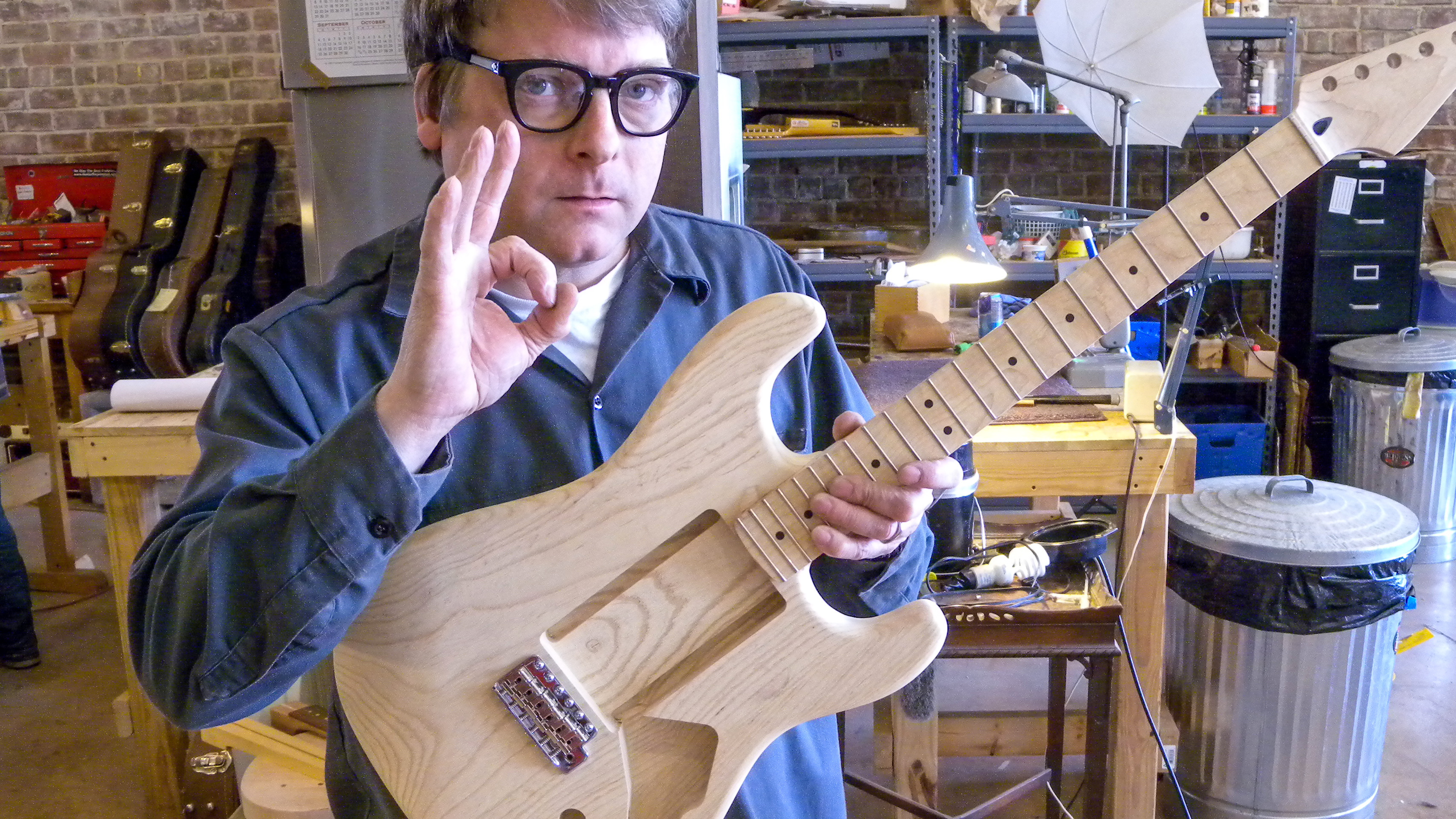 Wie man ein Strat Tremolo installiert und es richtig macht