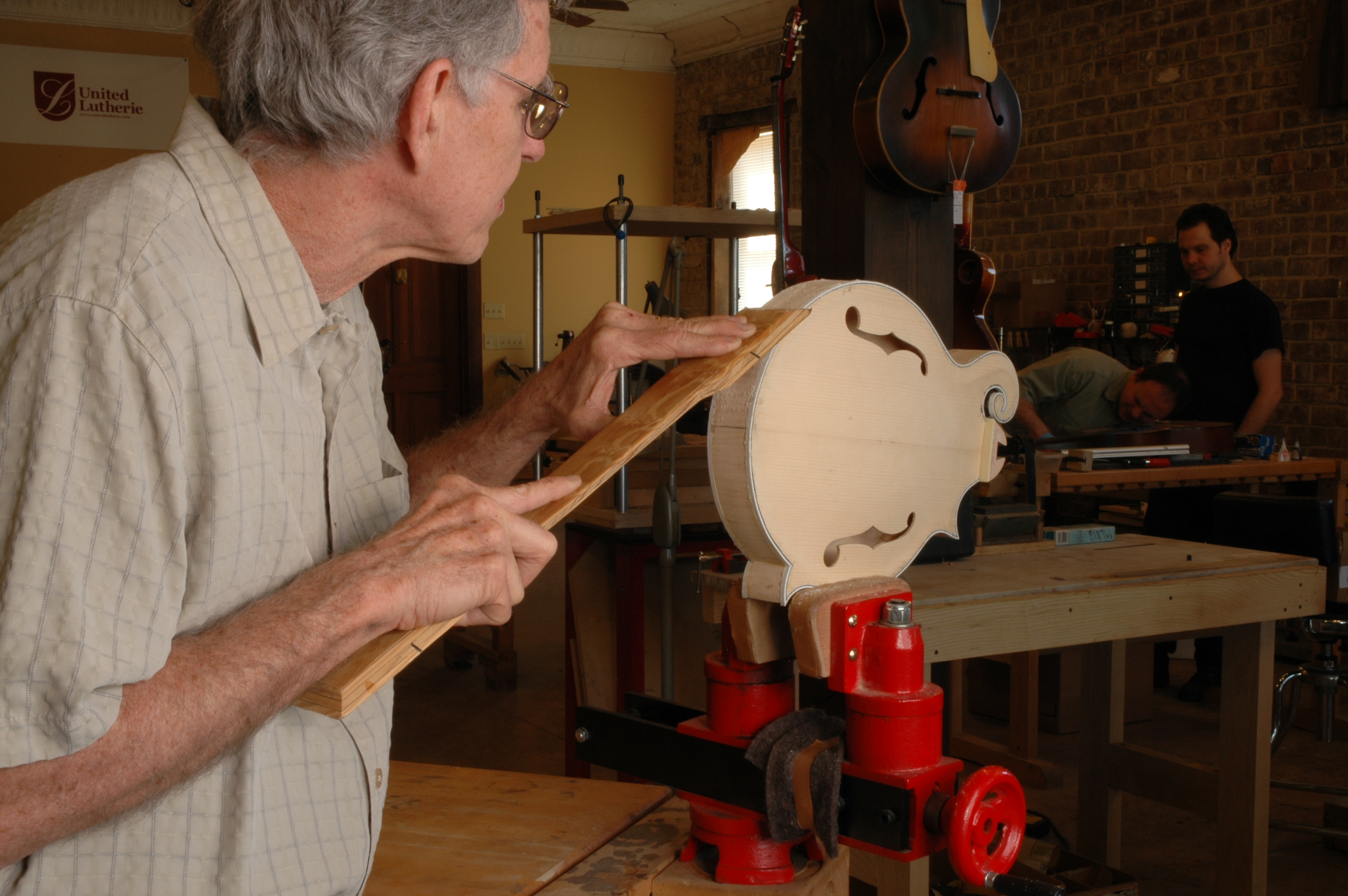 Spezielle Schleifpapiere für Luthiers