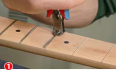 Schlitz für Reißringe ziehen