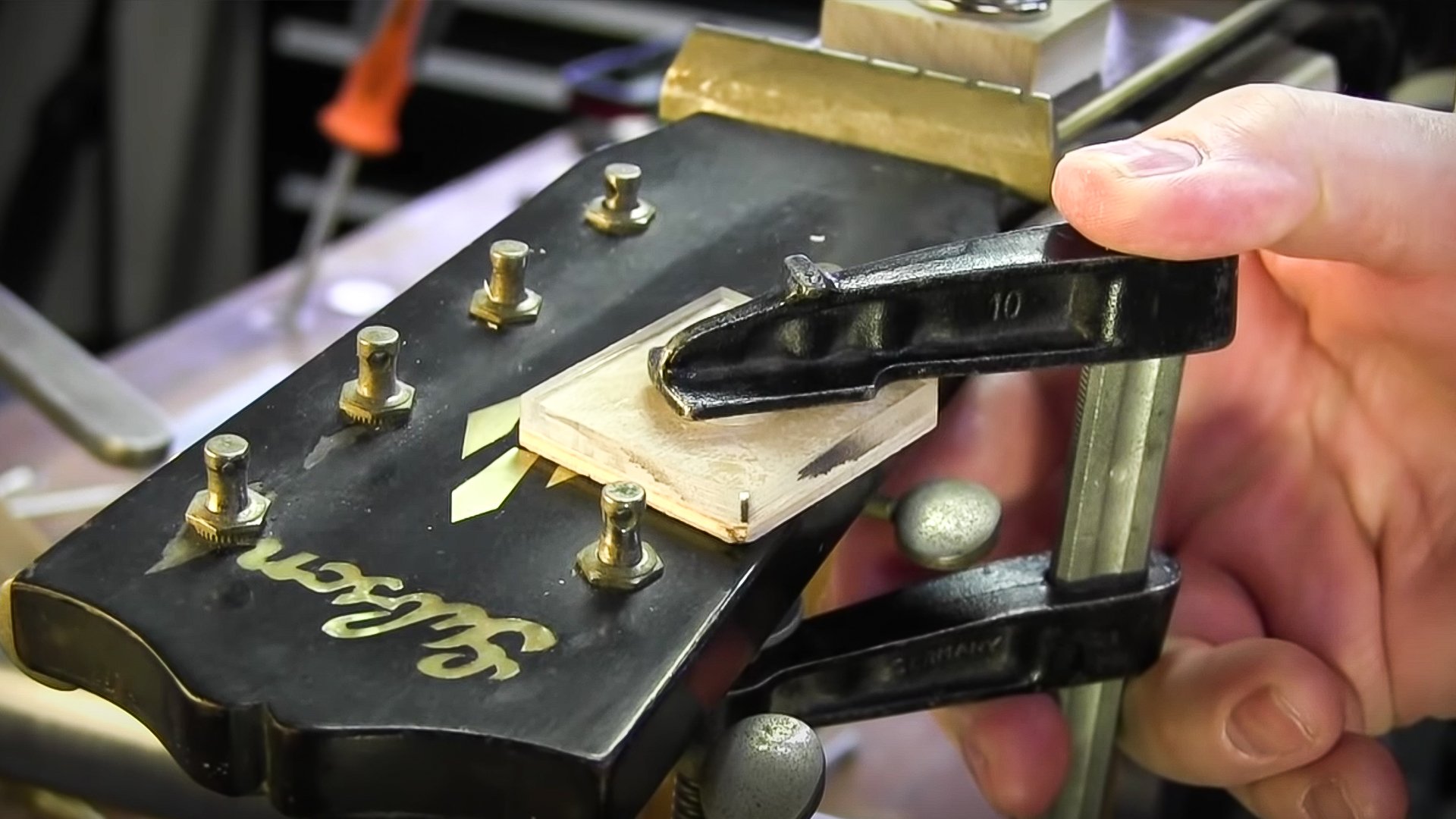 Hausgemachter Buchsenabzieher zum Schutz des Steckkopfes