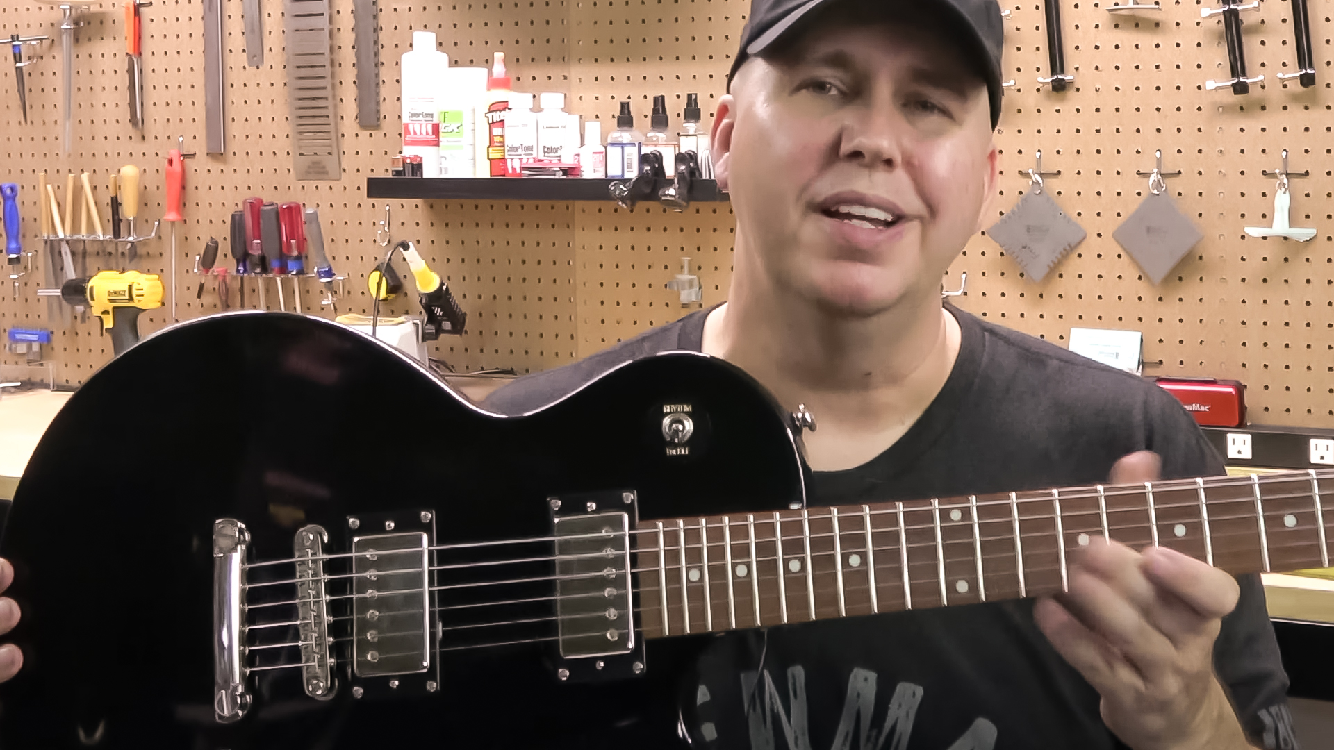 Phil McKnight präsentiert unser neues Epiphone Hardware and Electronics Upgrade Kit
